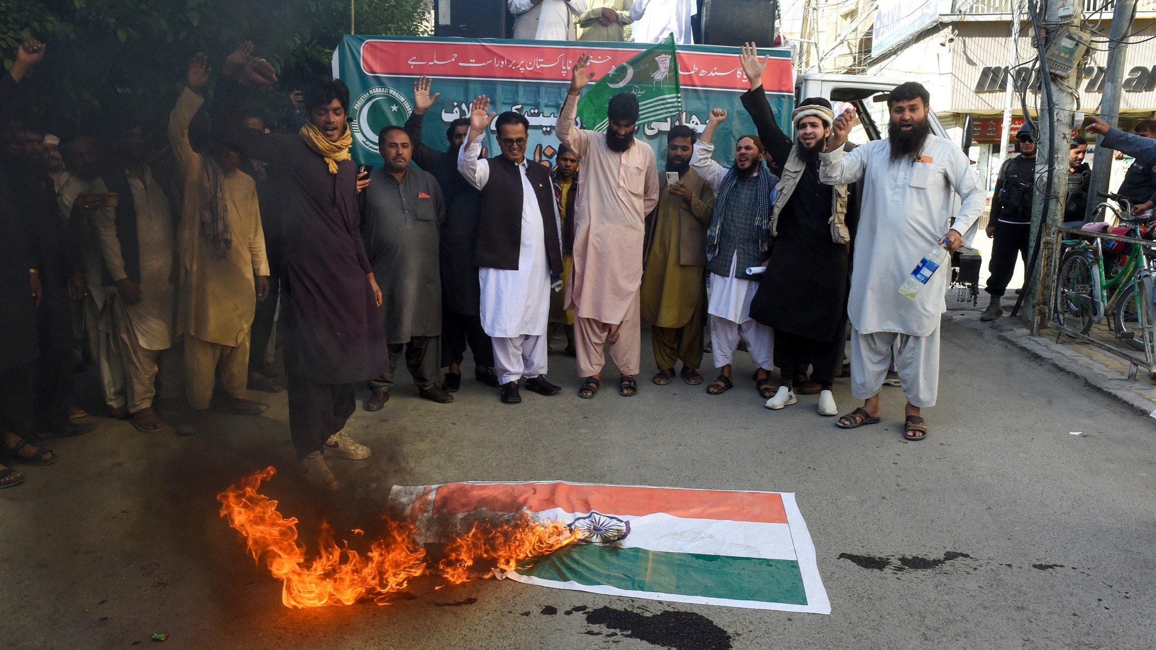 Pakistan to suspend peace treaty with India as tensions grow over Kashmir killings