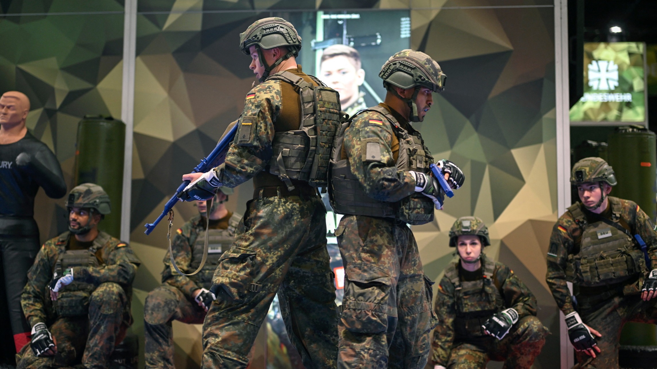 d1e00ek4ebabms.cloudfront.net image