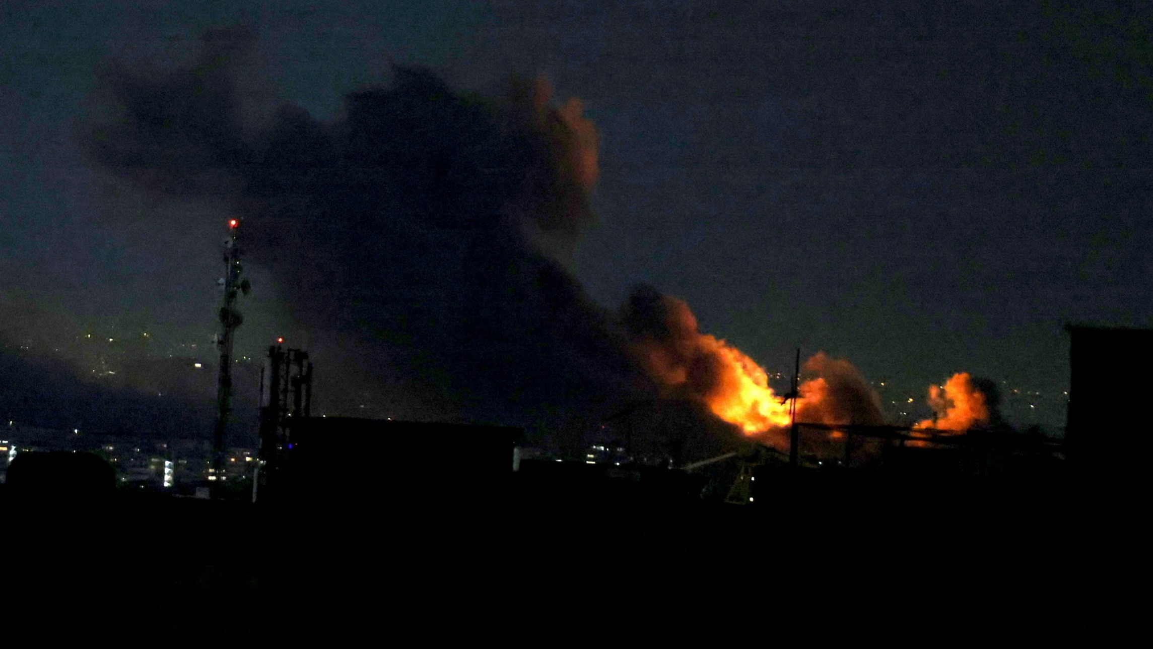 d1e00ek4ebabms.cloudfront.net image