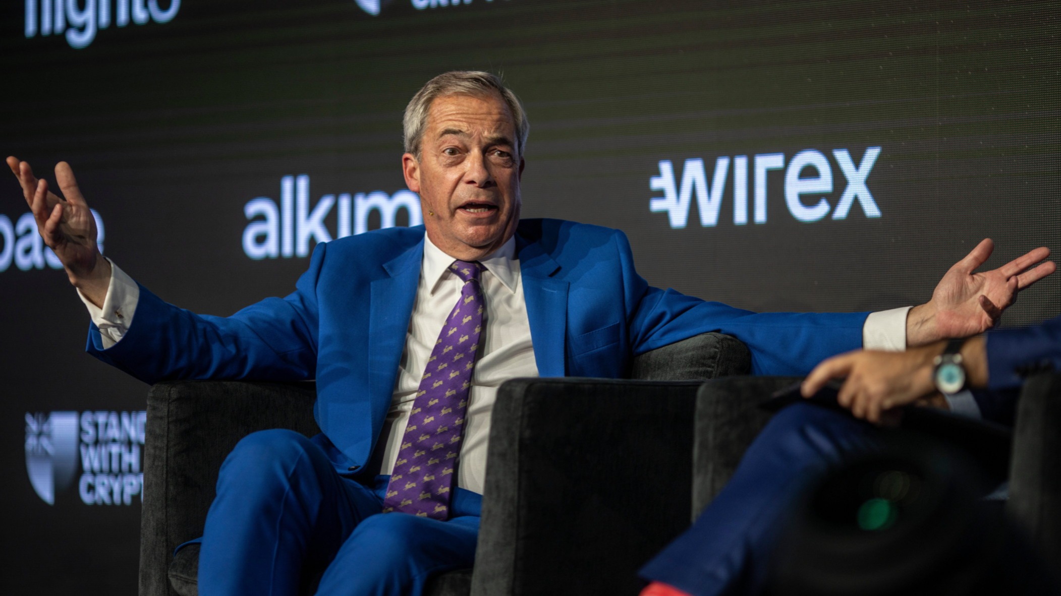 d1e00ek4ebabms.cloudfront.net image