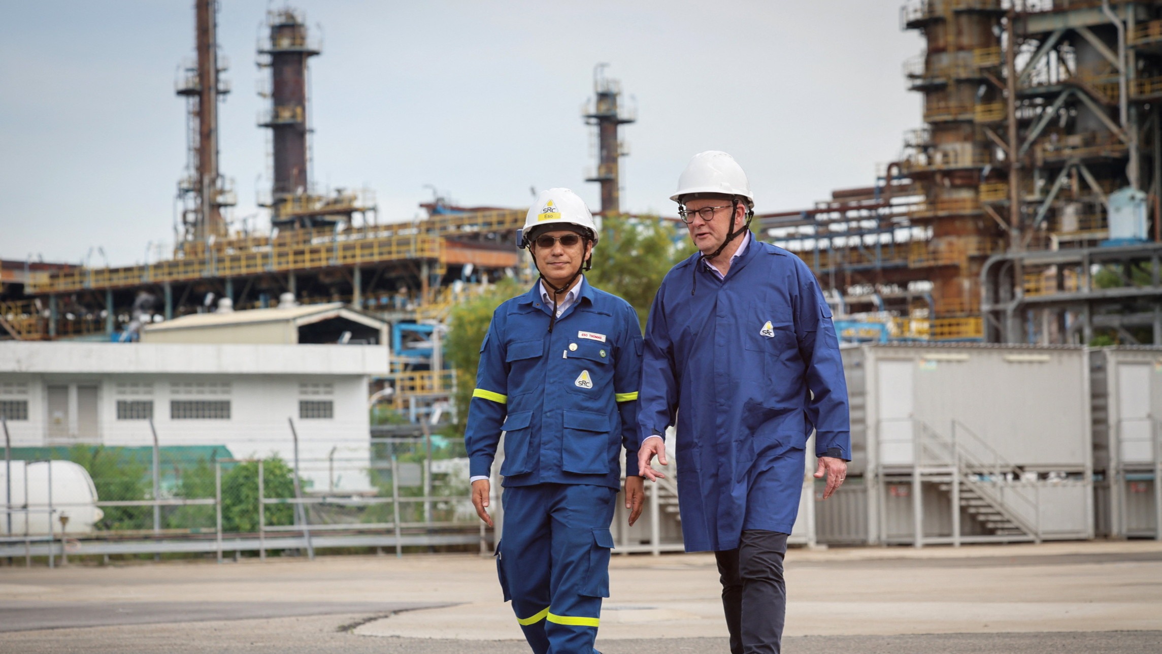 d1e00ek4ebabms.cloudfront.net image