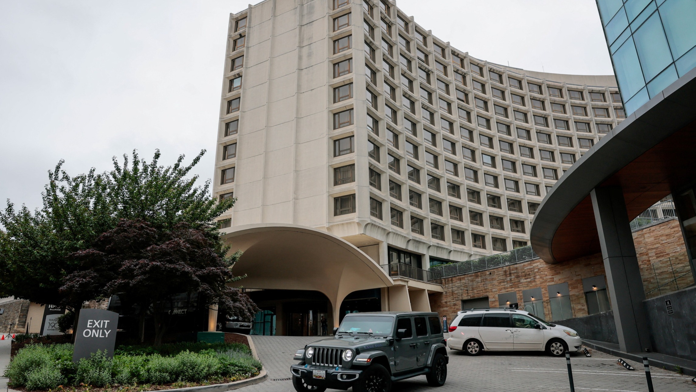 d1e00ek4ebabms.cloudfront.net image