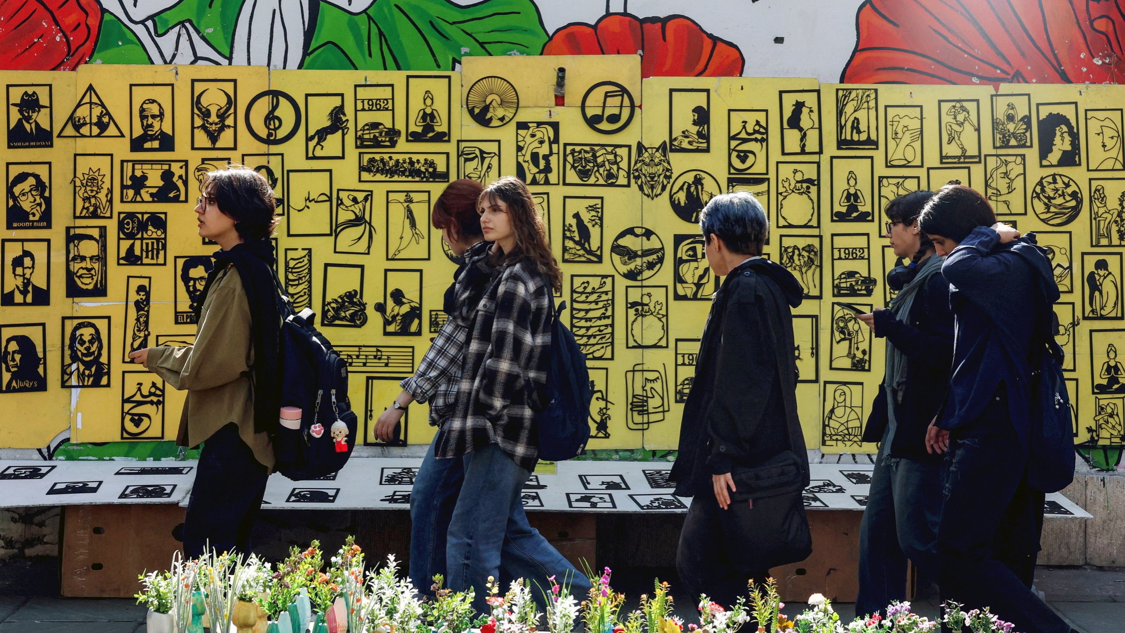 d1e00ek4ebabms.cloudfront.net image