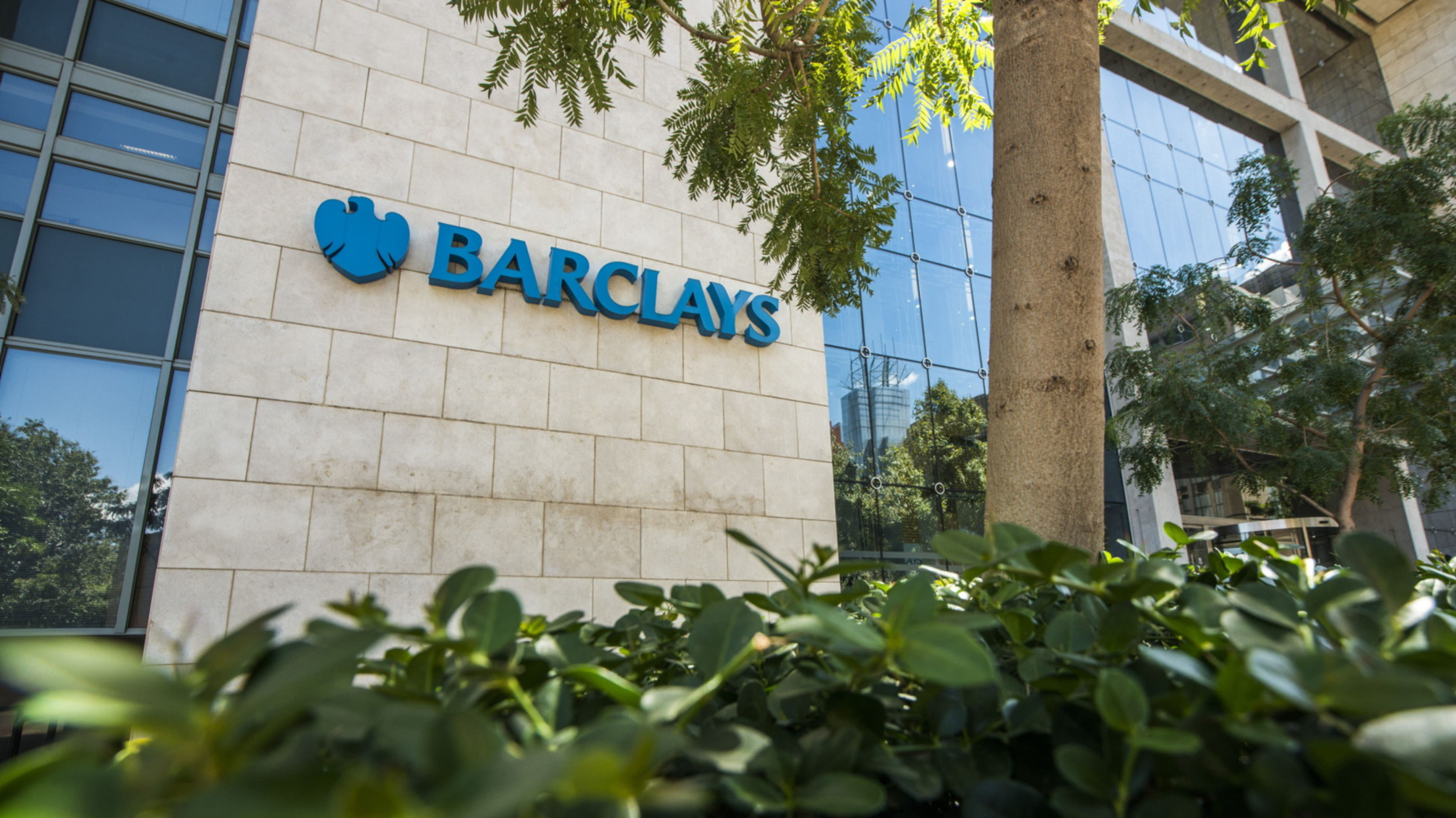 Barclays reshuffles leadership to boost investment bank