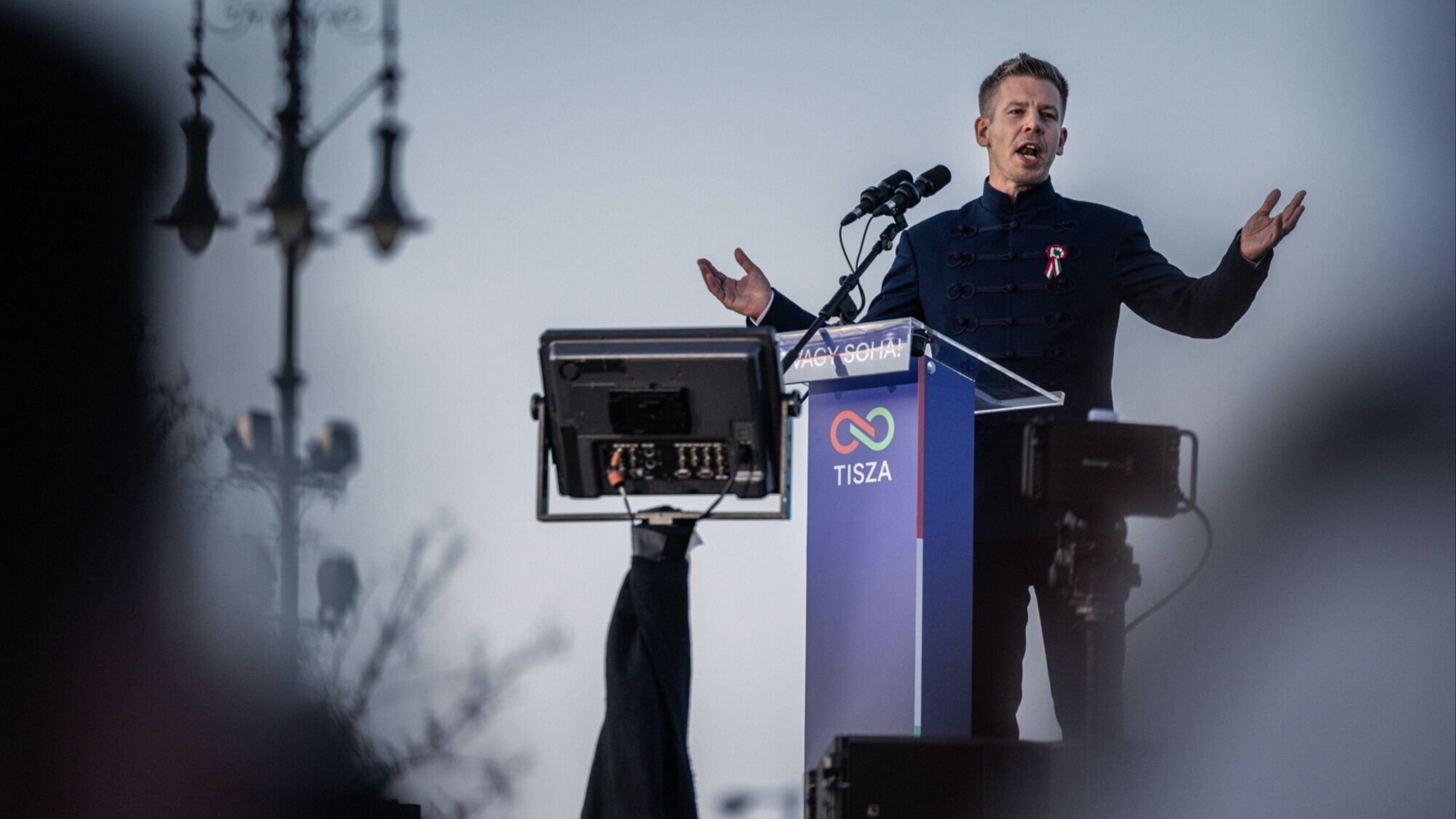 d1e00ek4ebabms.cloudfront.net image