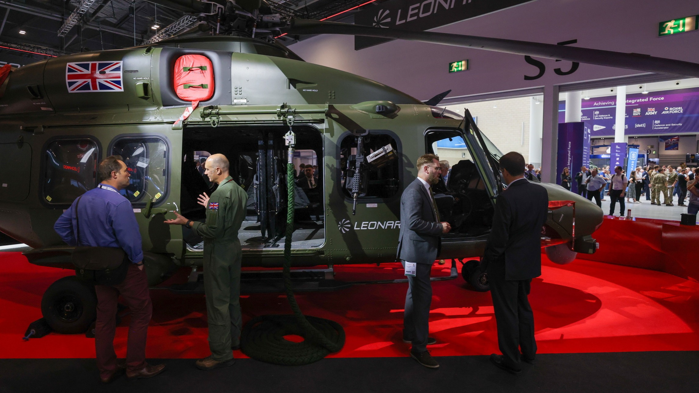 d1e00ek4ebabms.cloudfront.net image