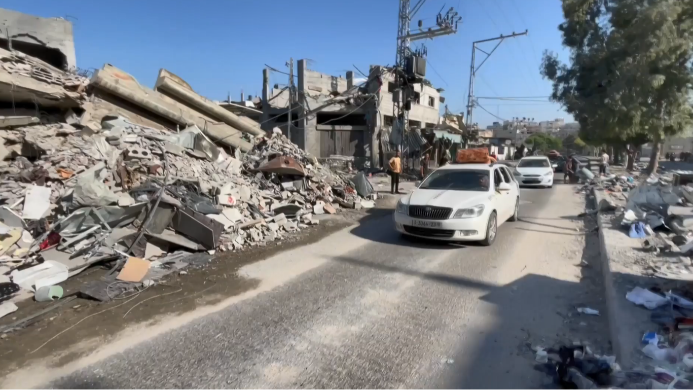 ‘The worst day’: Israeli warning prompts Palestinian exodus from north Gaza 2 Gaza residents moving south