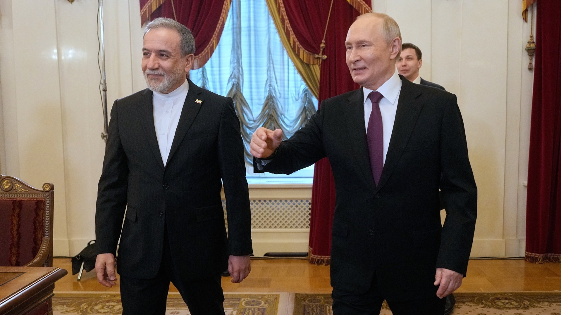 d1e00ek4ebabms.cloudfront.net image