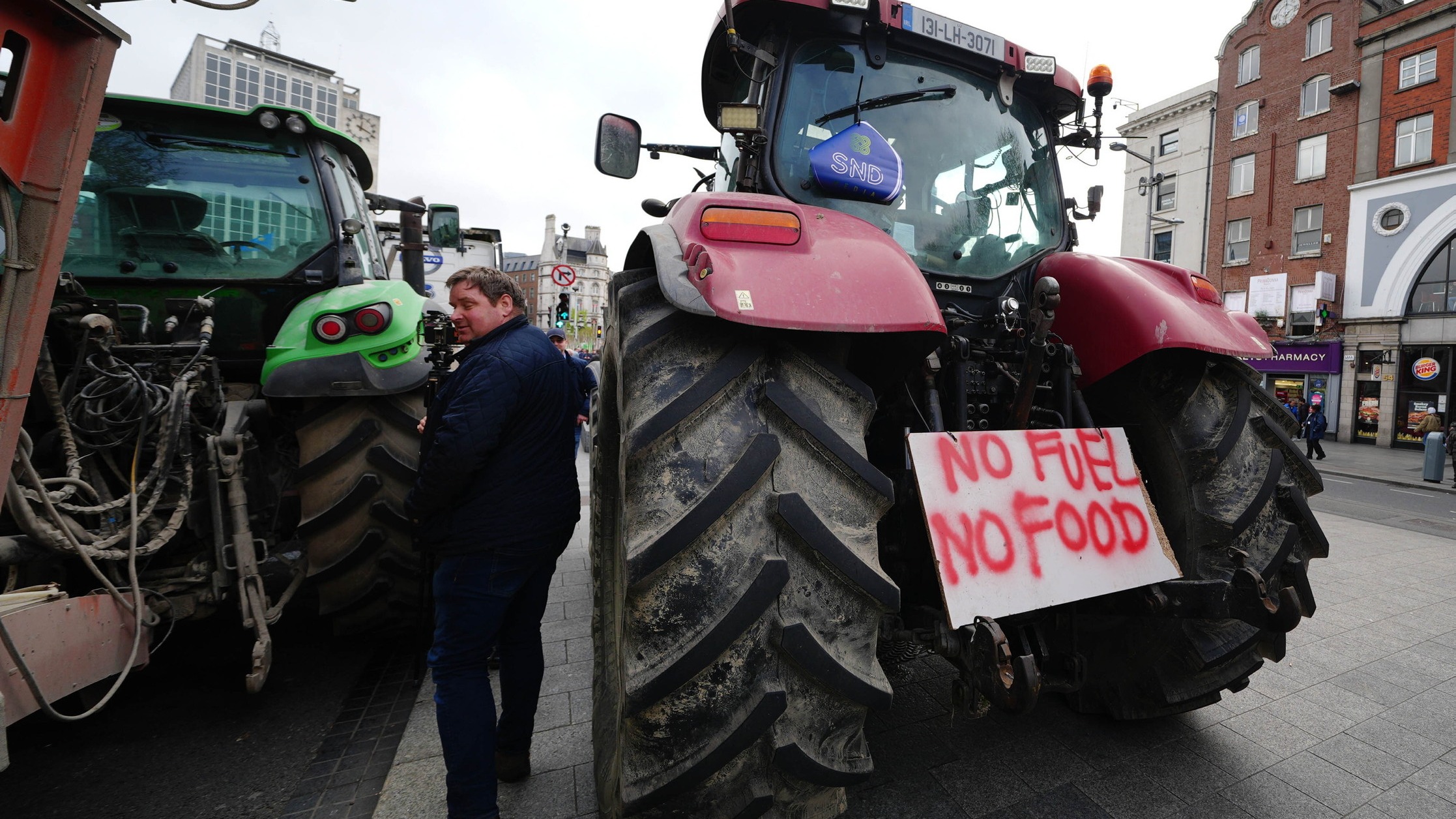 d1e00ek4ebabms.cloudfront.net image