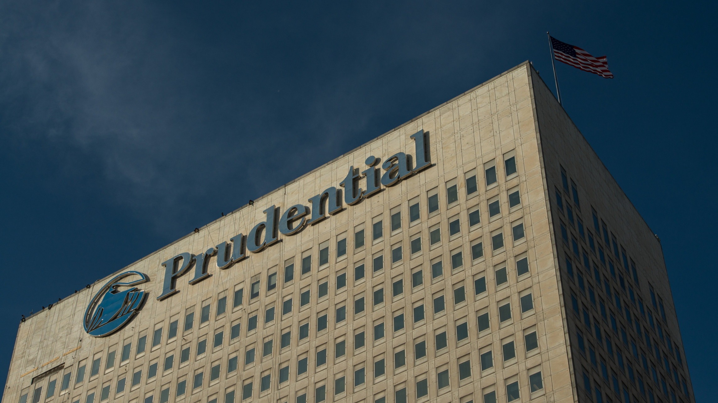 d1e00ek4ebabms.cloudfront.net image