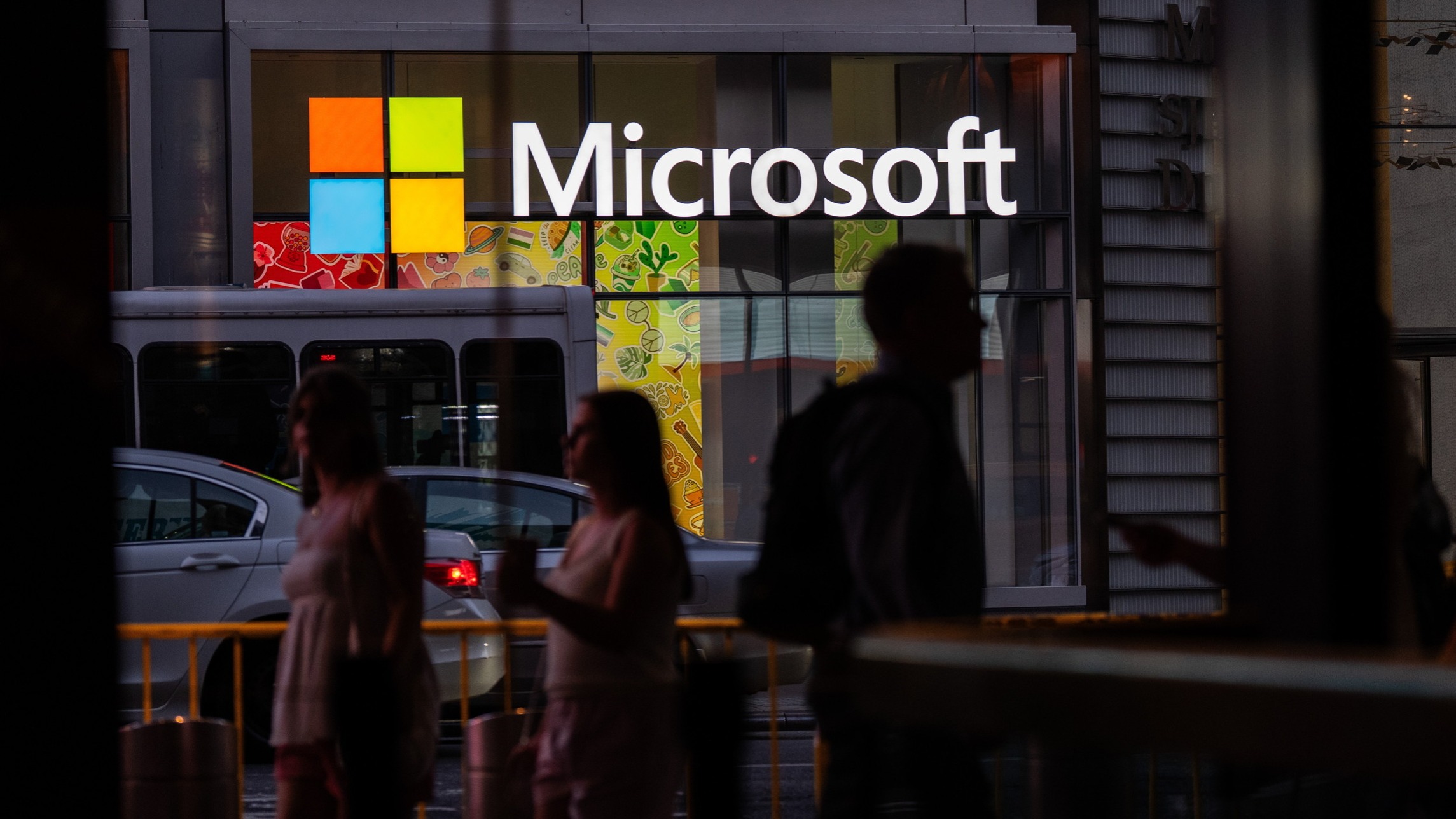 d1e00ek4ebabms.cloudfront.net image