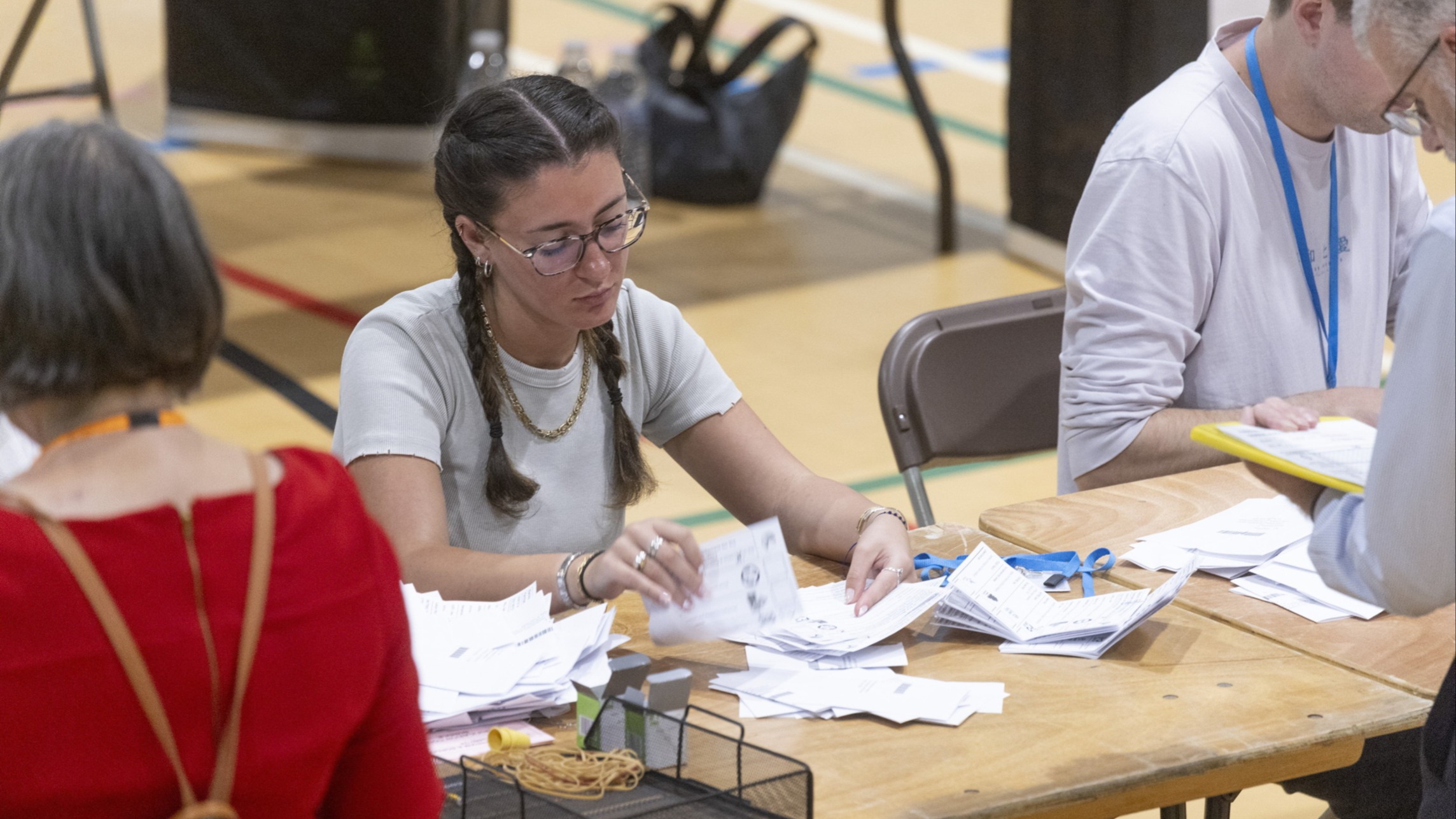 d1e00ek4ebabms.cloudfront.net image