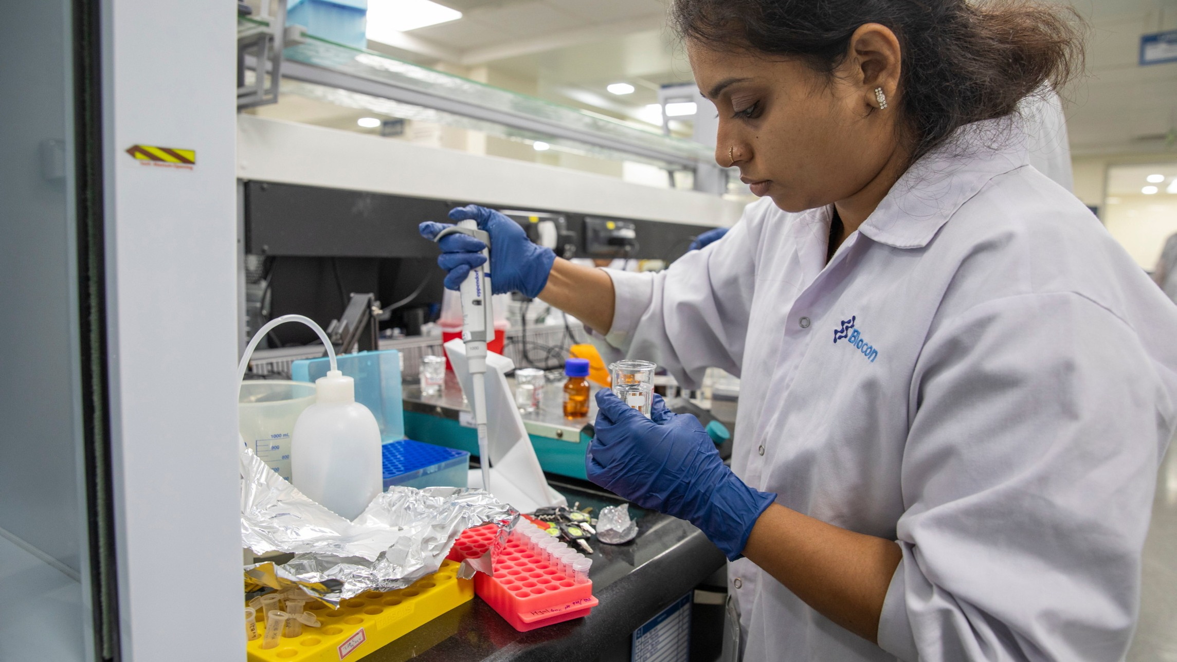 d1e00ek4ebabms.cloudfront.net image