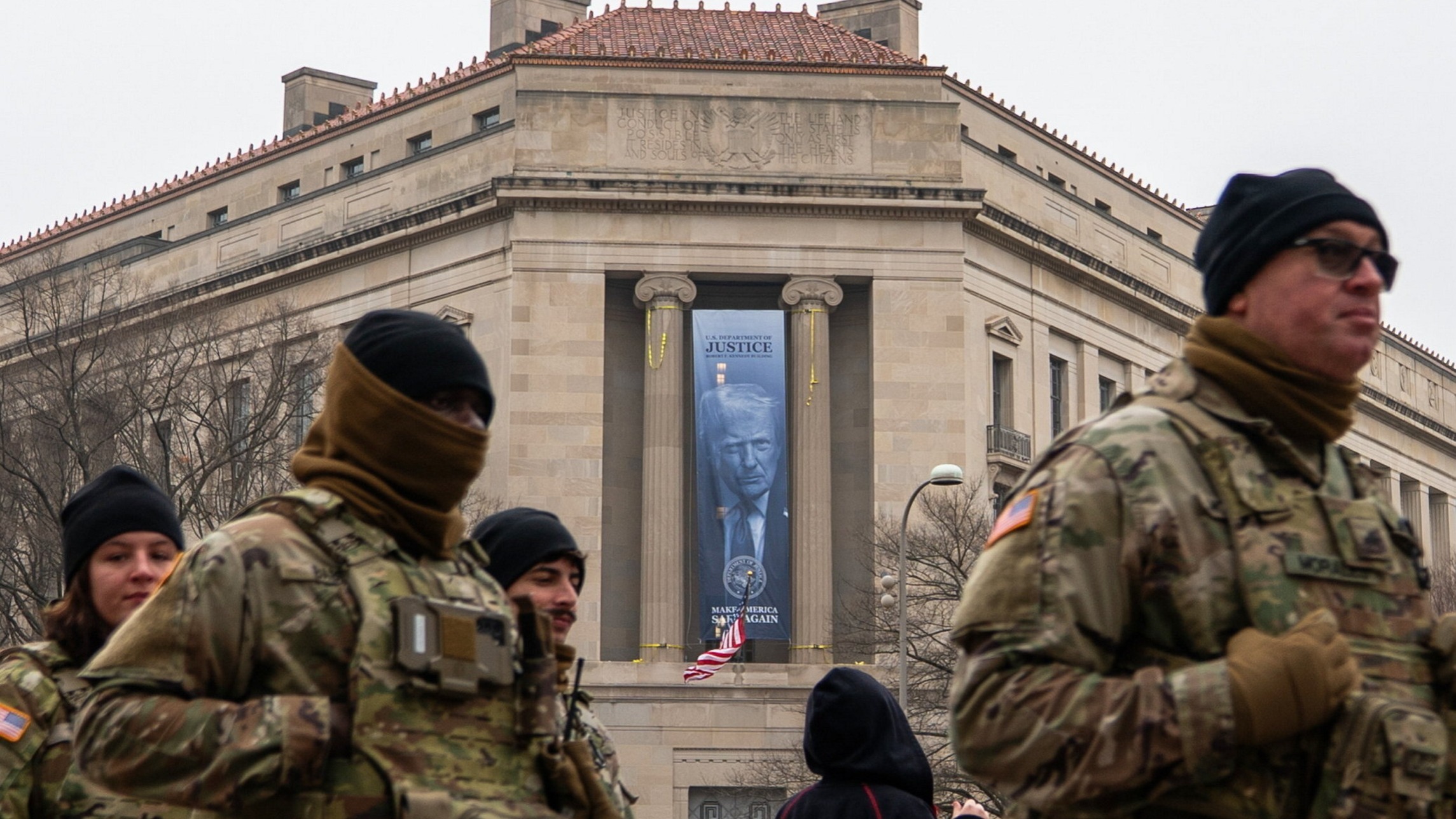 d1e00ek4ebabms.cloudfront.net image