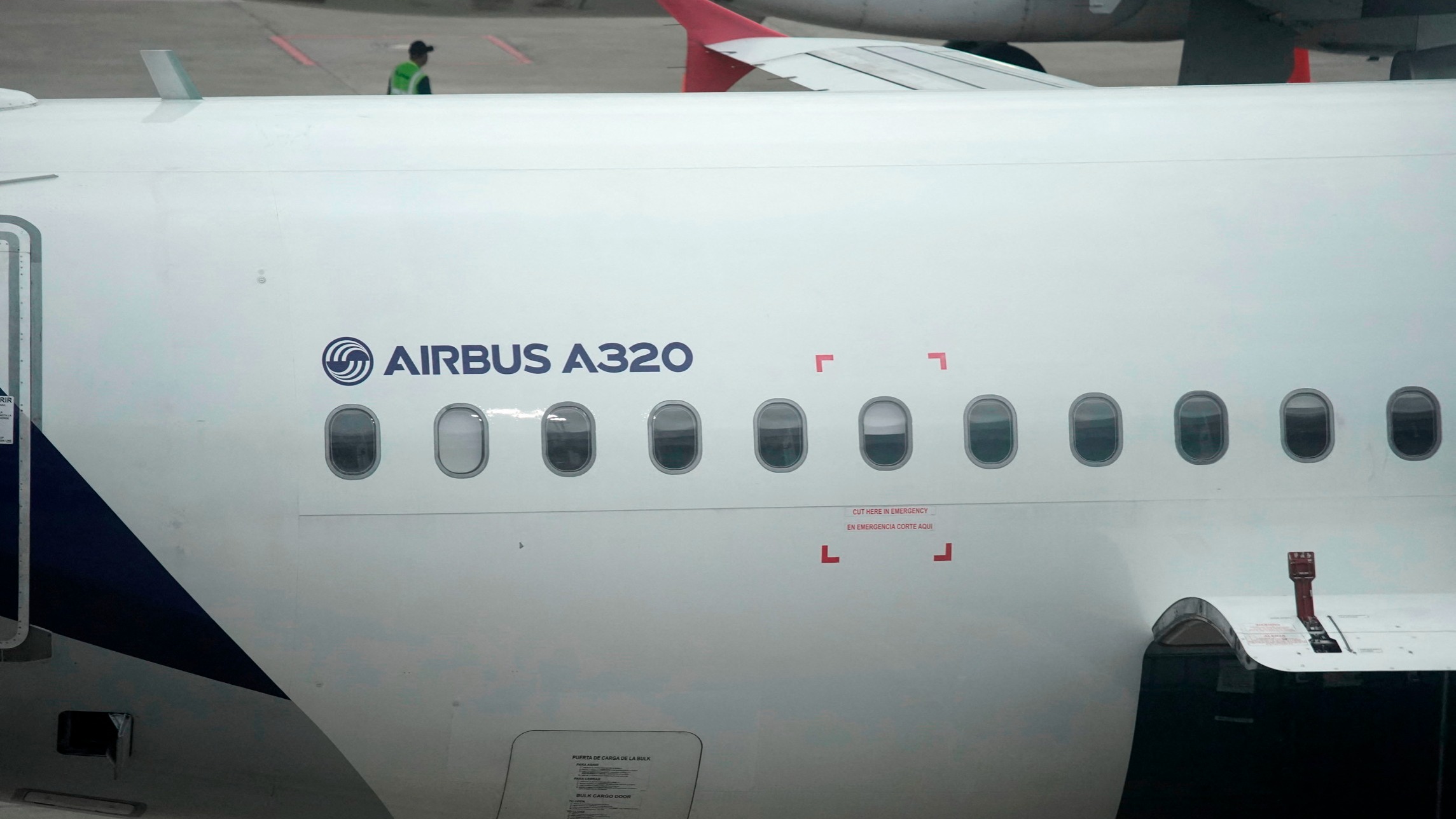 d1e00ek4ebabms.cloudfront.net image