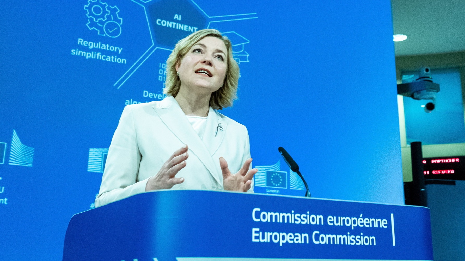 d1e00ek4ebabms.cloudfront.net image