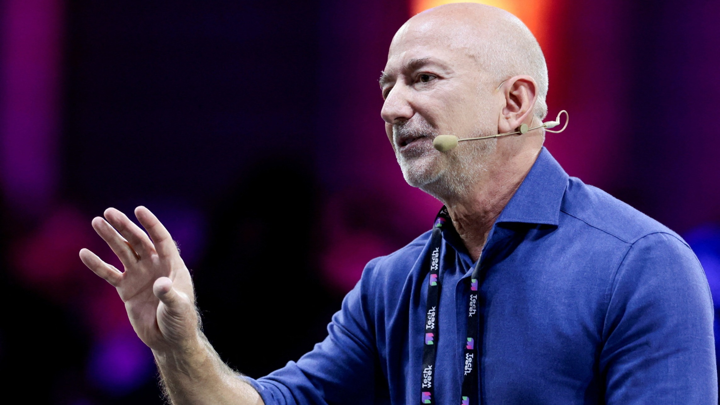 d1e00ek4ebabms.cloudfront.net image