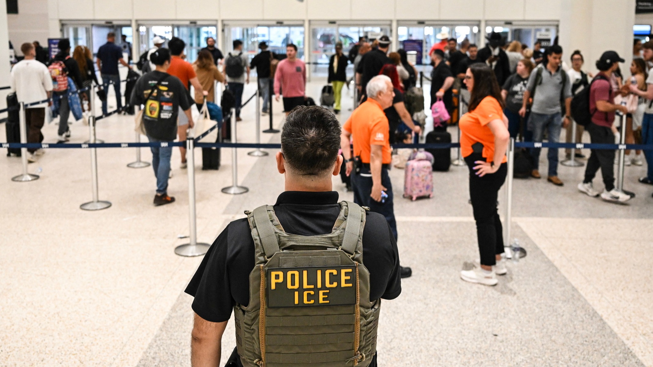 d1e00ek4ebabms.cloudfront.net image