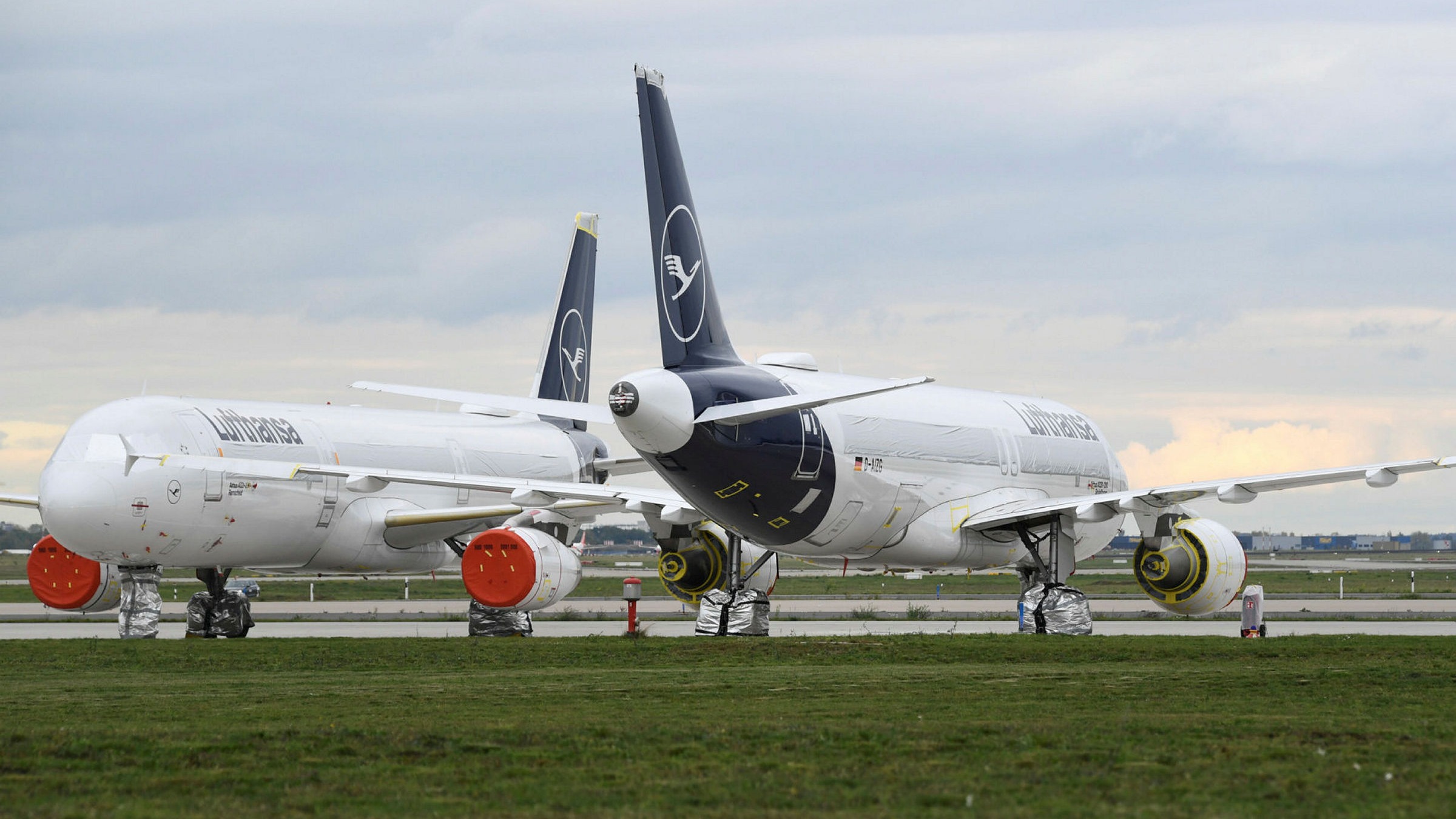 Lufthansa Warns Of Worsening Outlook After Modest Summer Surge In Demand For Flights Financial Times