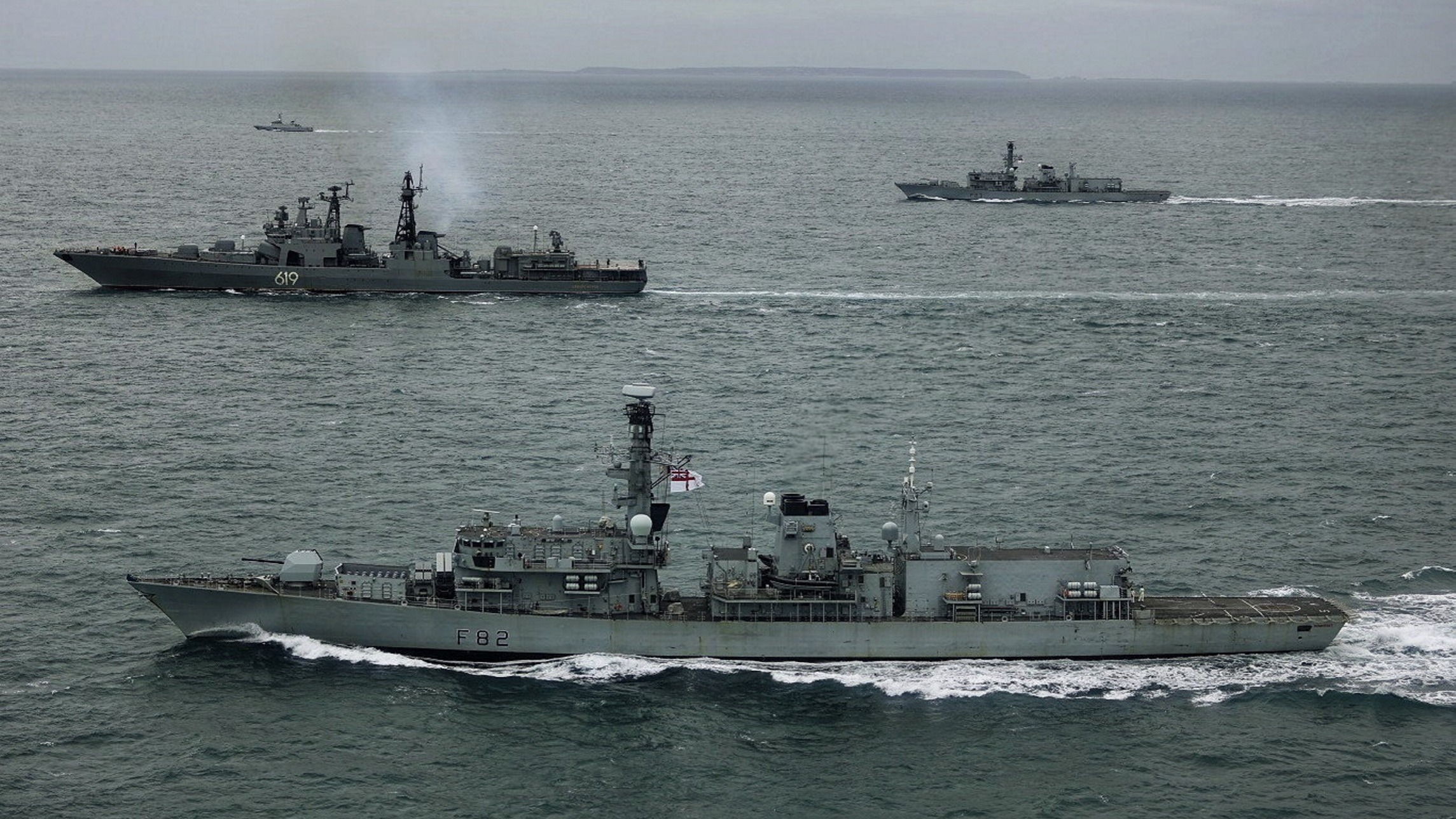 d1e00ek4ebabms.cloudfront.net image