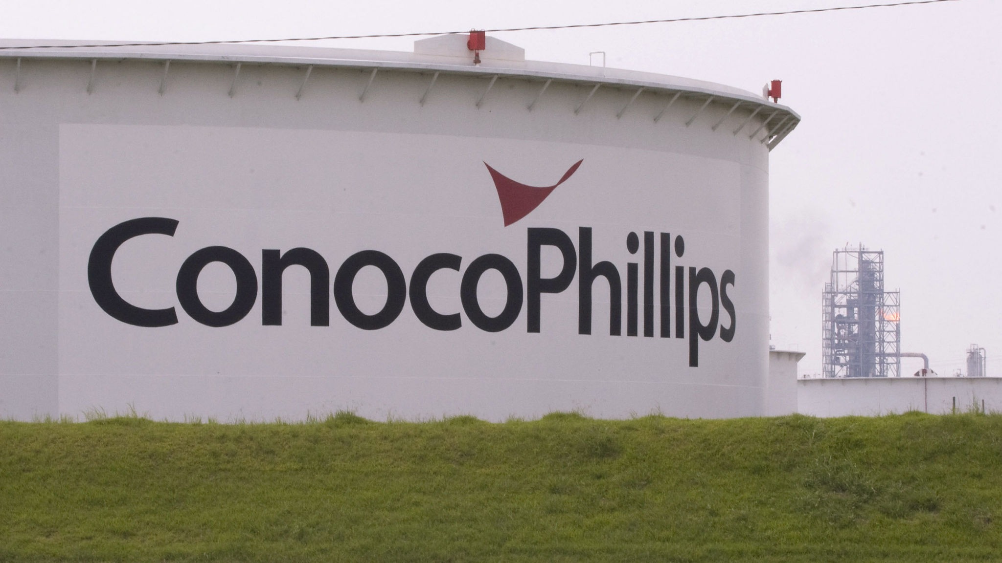 ConocoPhillips sinks to $1bn loss on weak oil price | Financial Times