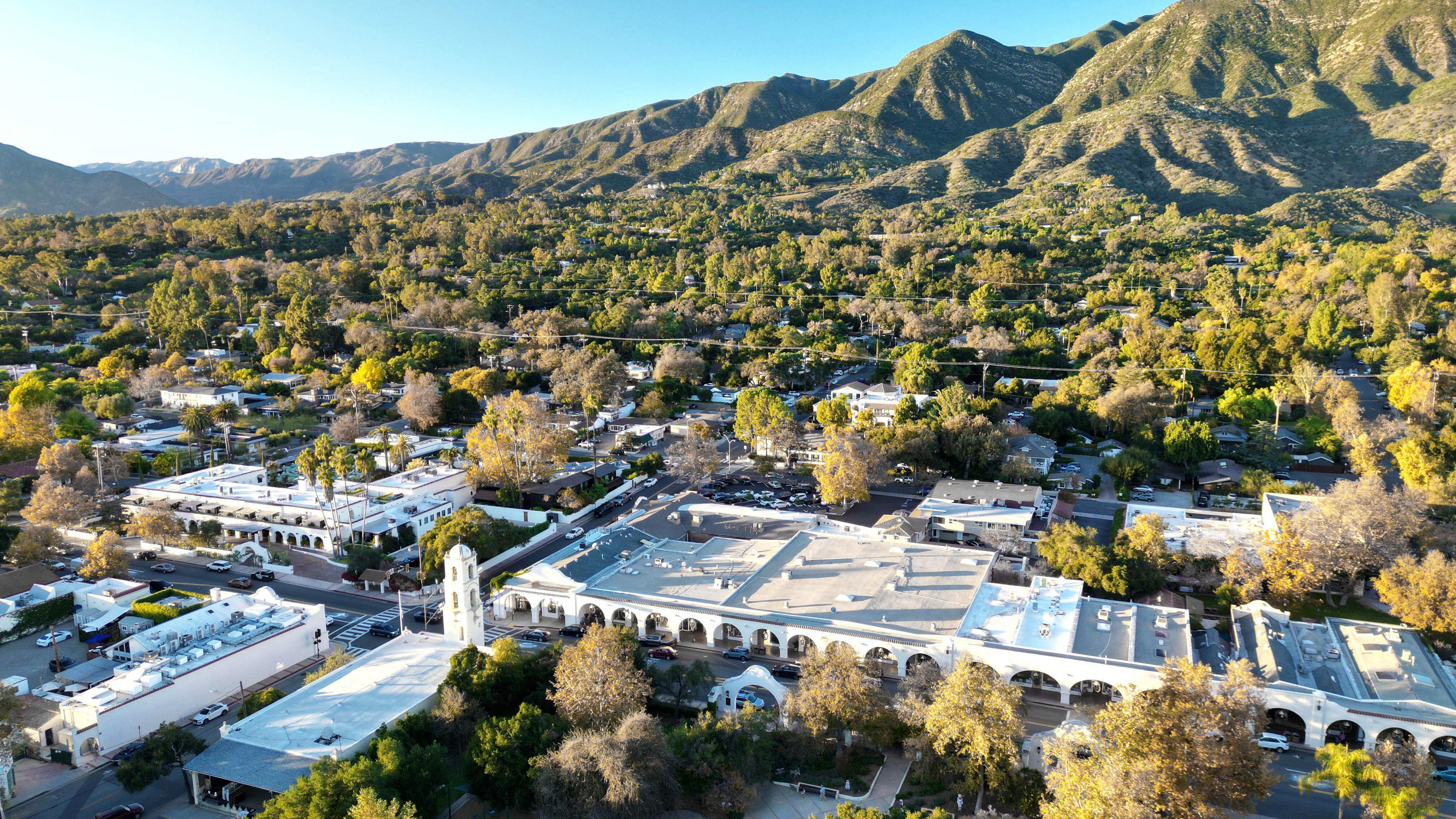 d1e00ek4ebabms.cloudfront.net image