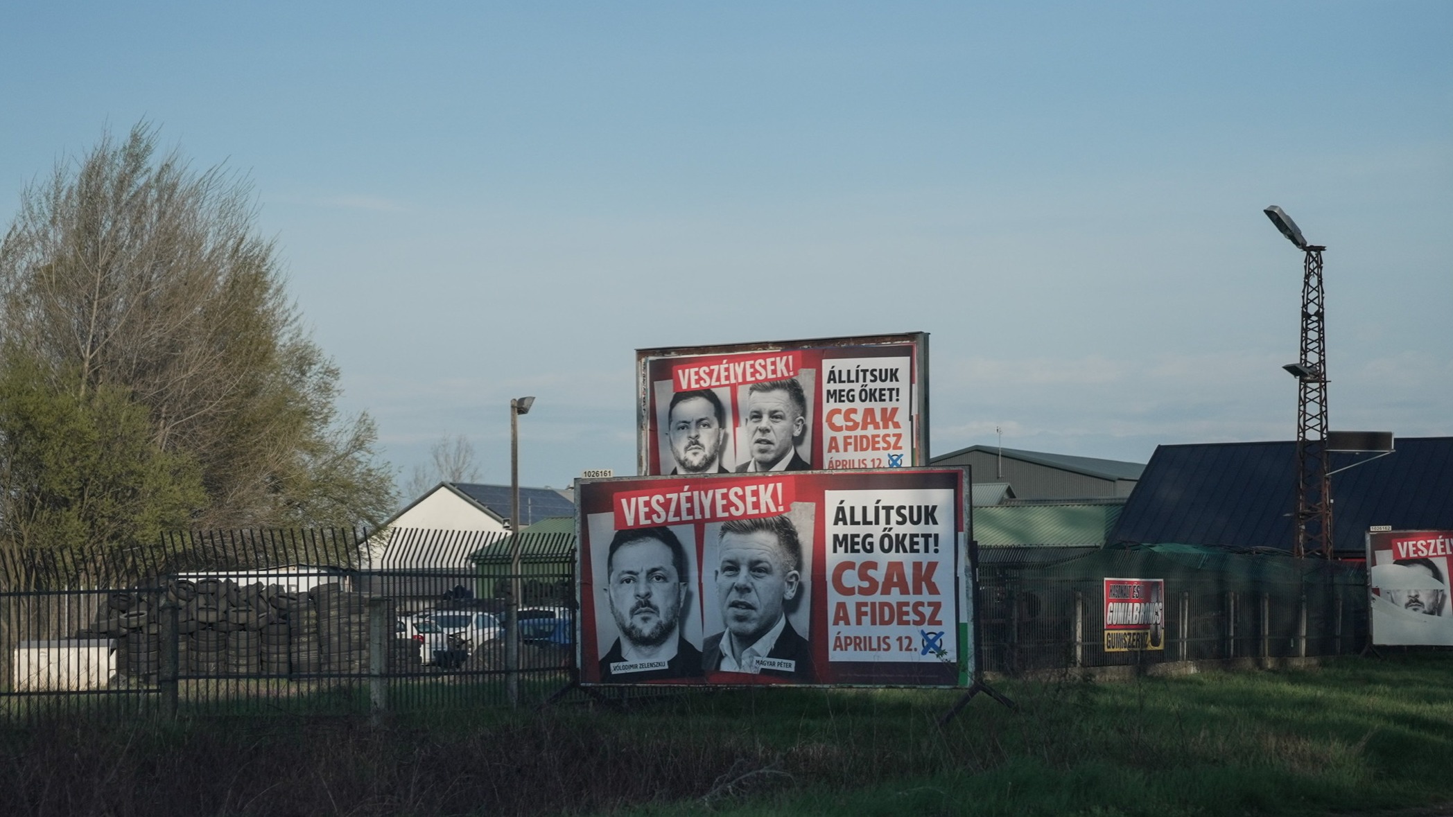 d1e00ek4ebabms.cloudfront.net image