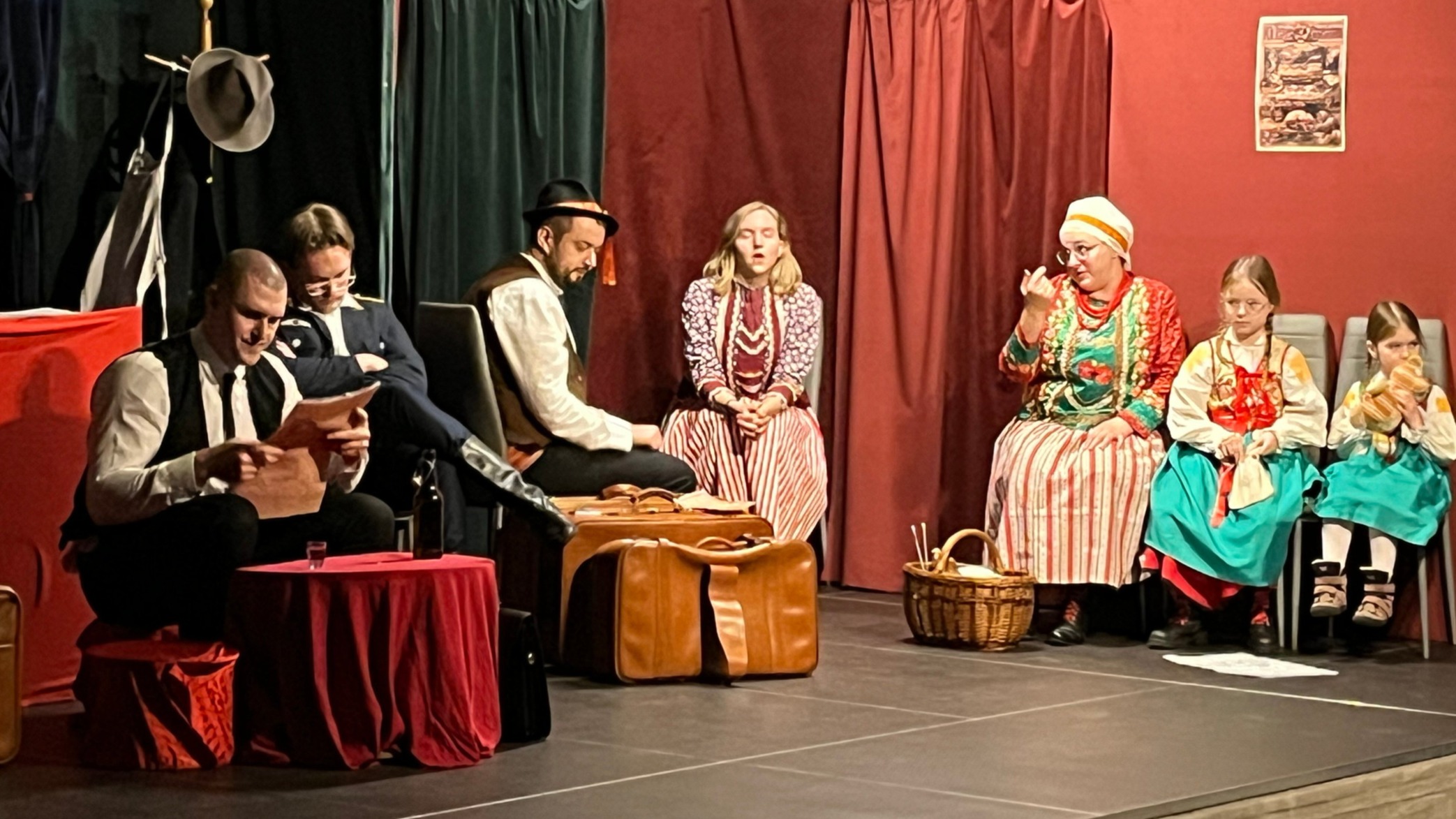 d1e00ek4ebabms.cloudfront.net image