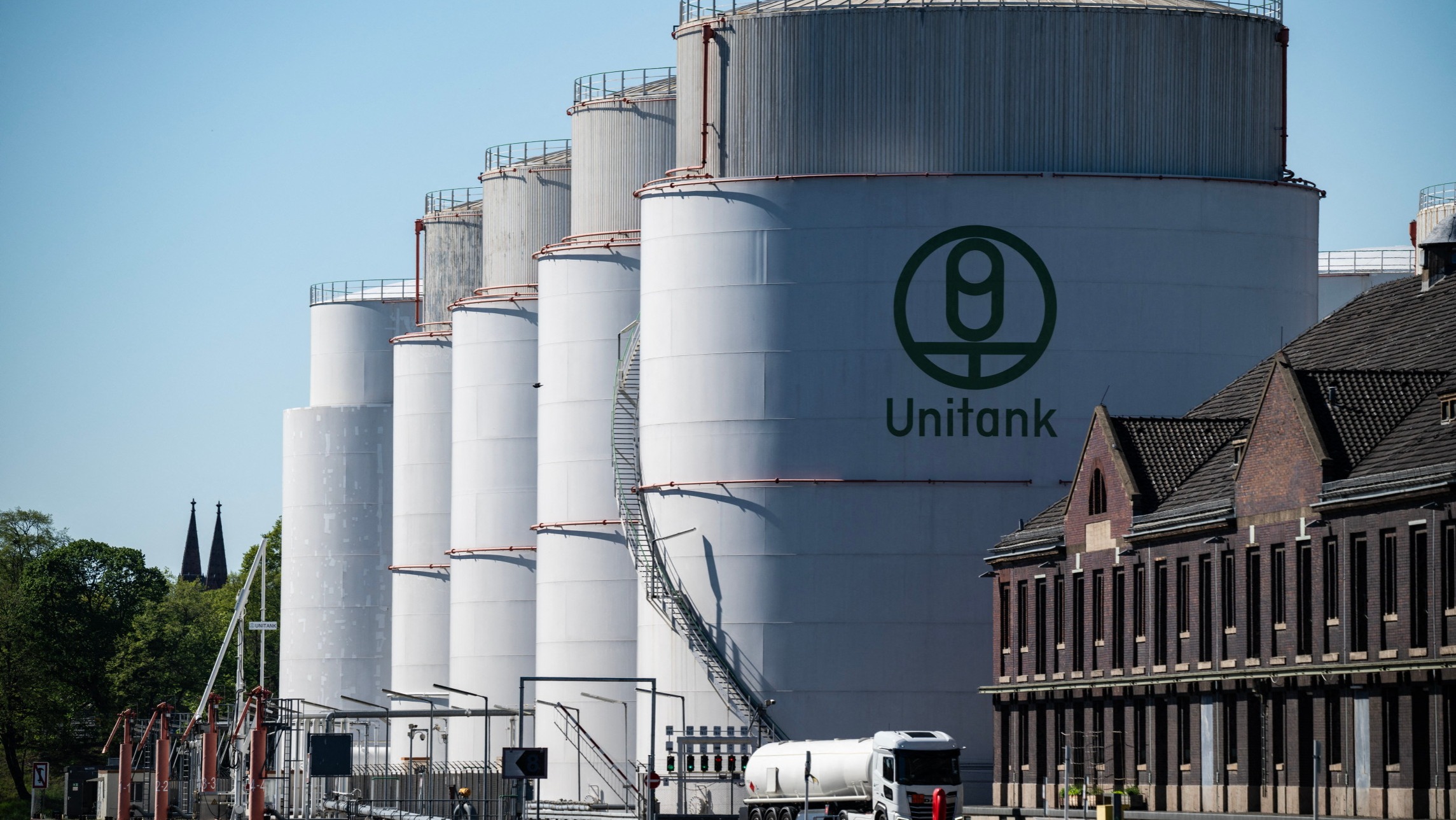 d1e00ek4ebabms.cloudfront.net image