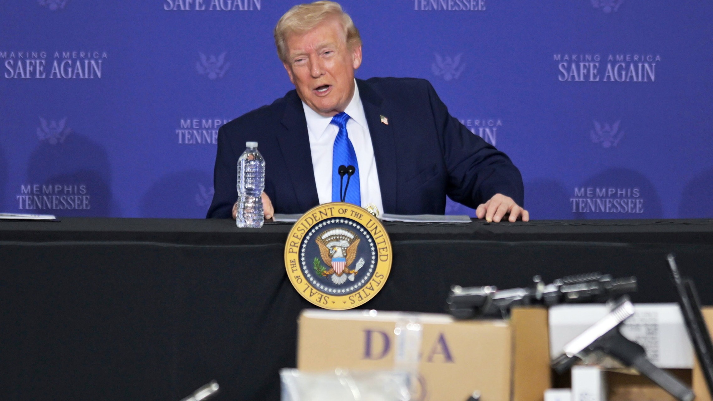 d1e00ek4ebabms.cloudfront.net image