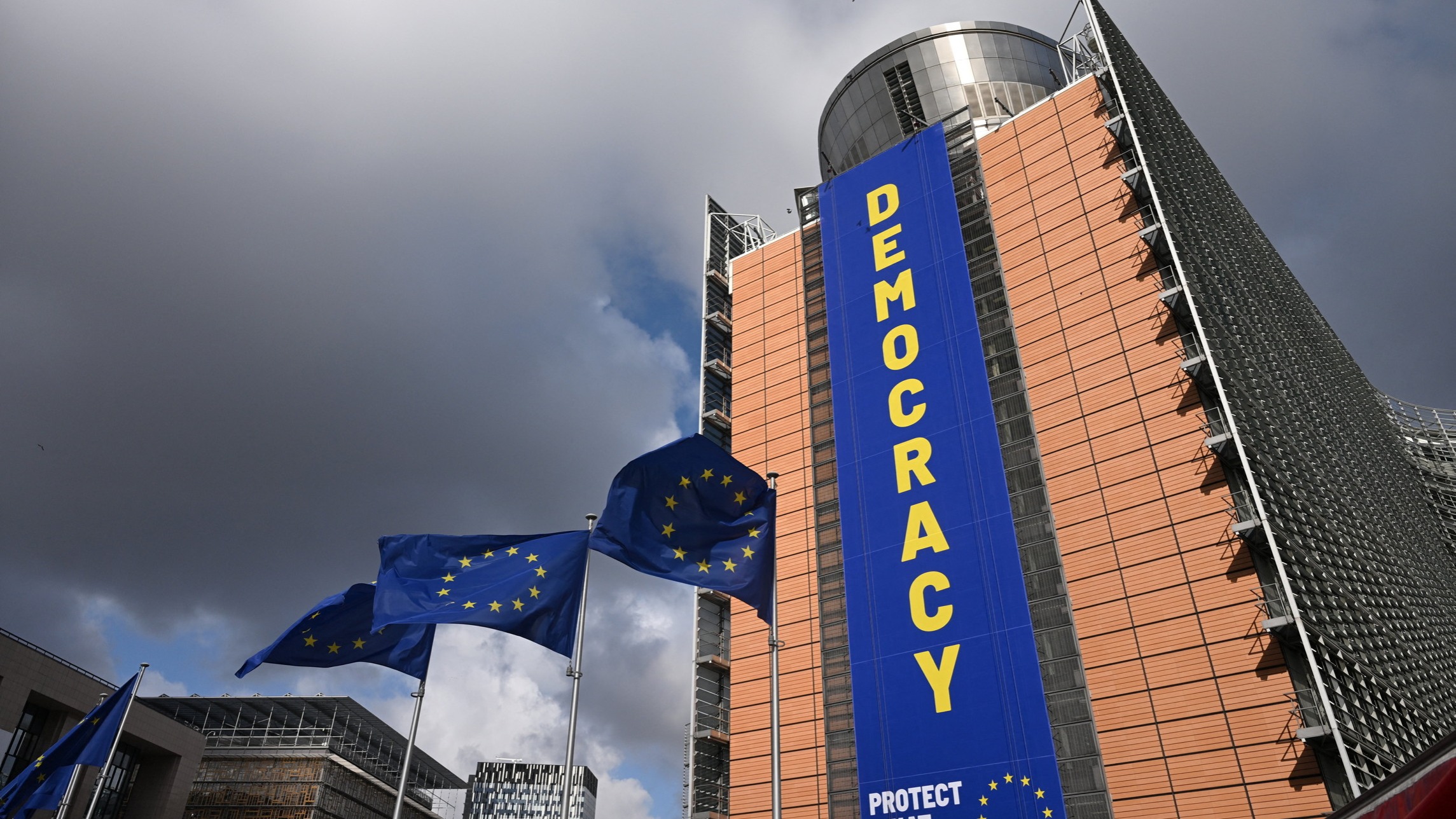 d1e00ek4ebabms.cloudfront.net image