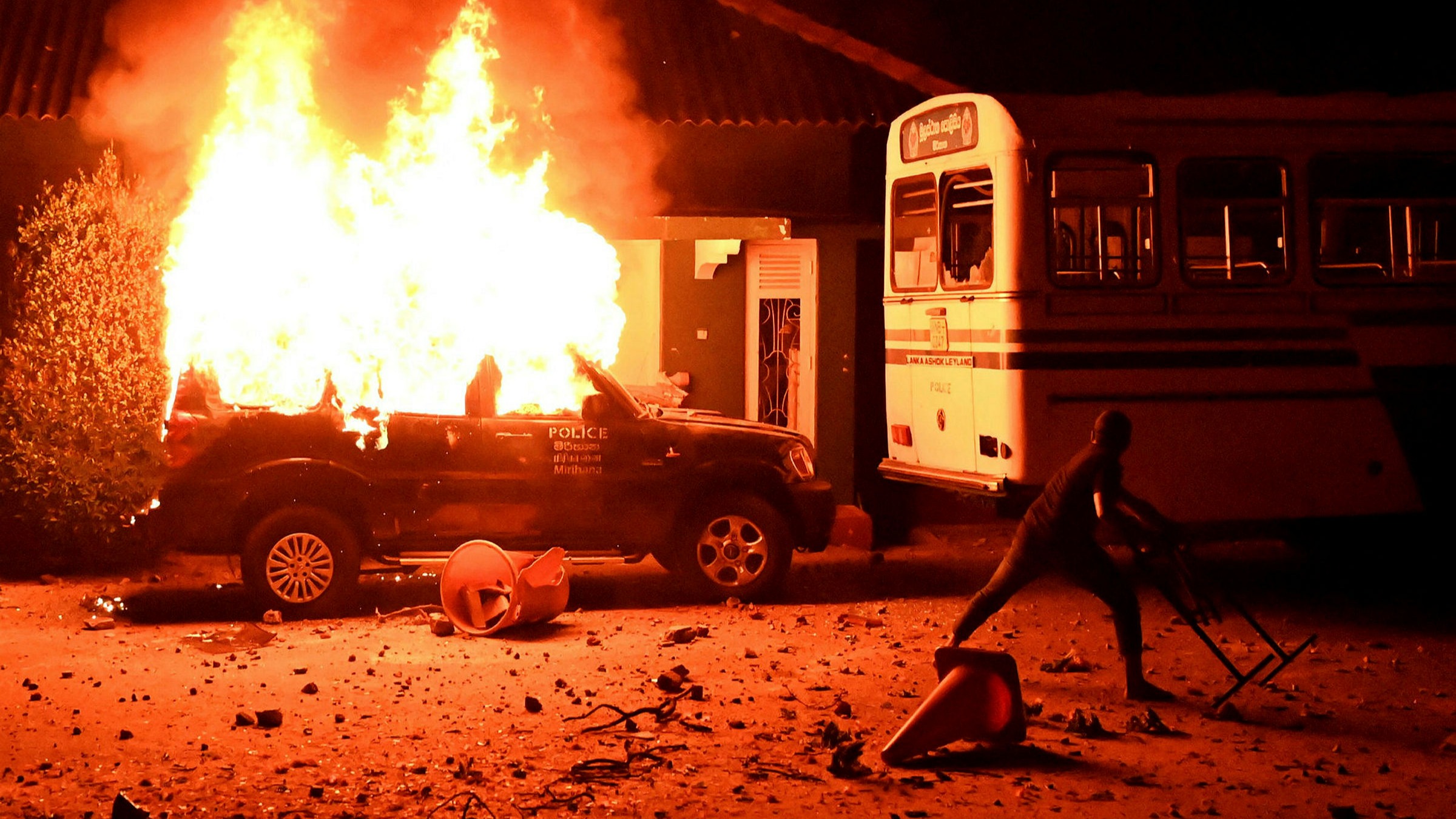 Police fire tear gas at Sri Lankans protesting over economic crisis |  Financial Times