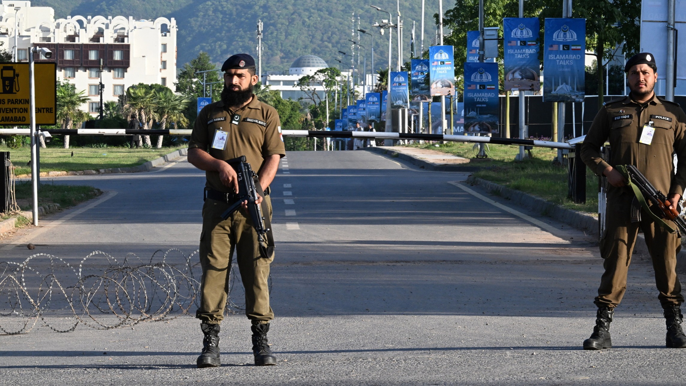 d1e00ek4ebabms.cloudfront.net image