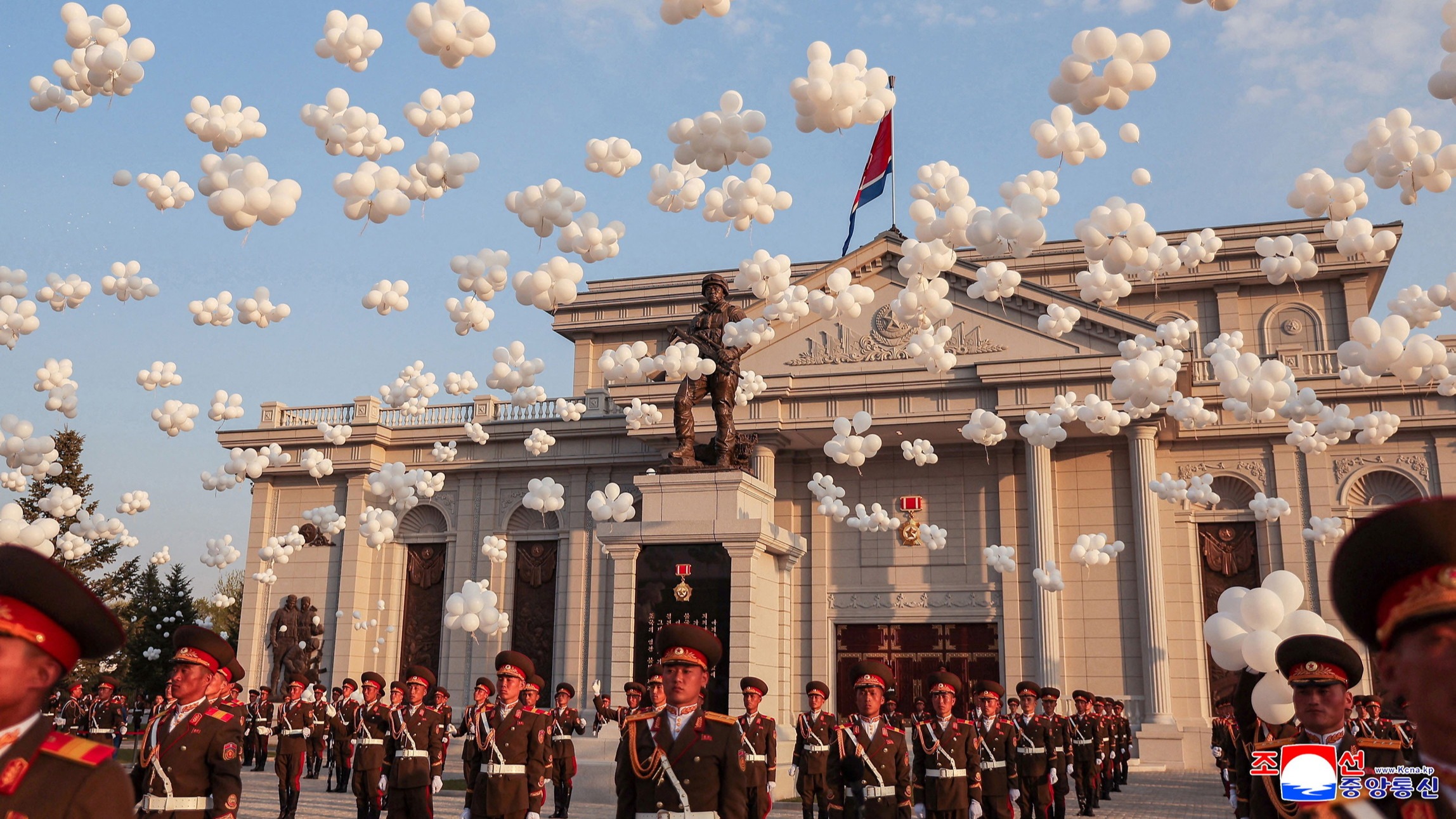 d1e00ek4ebabms.cloudfront.net image