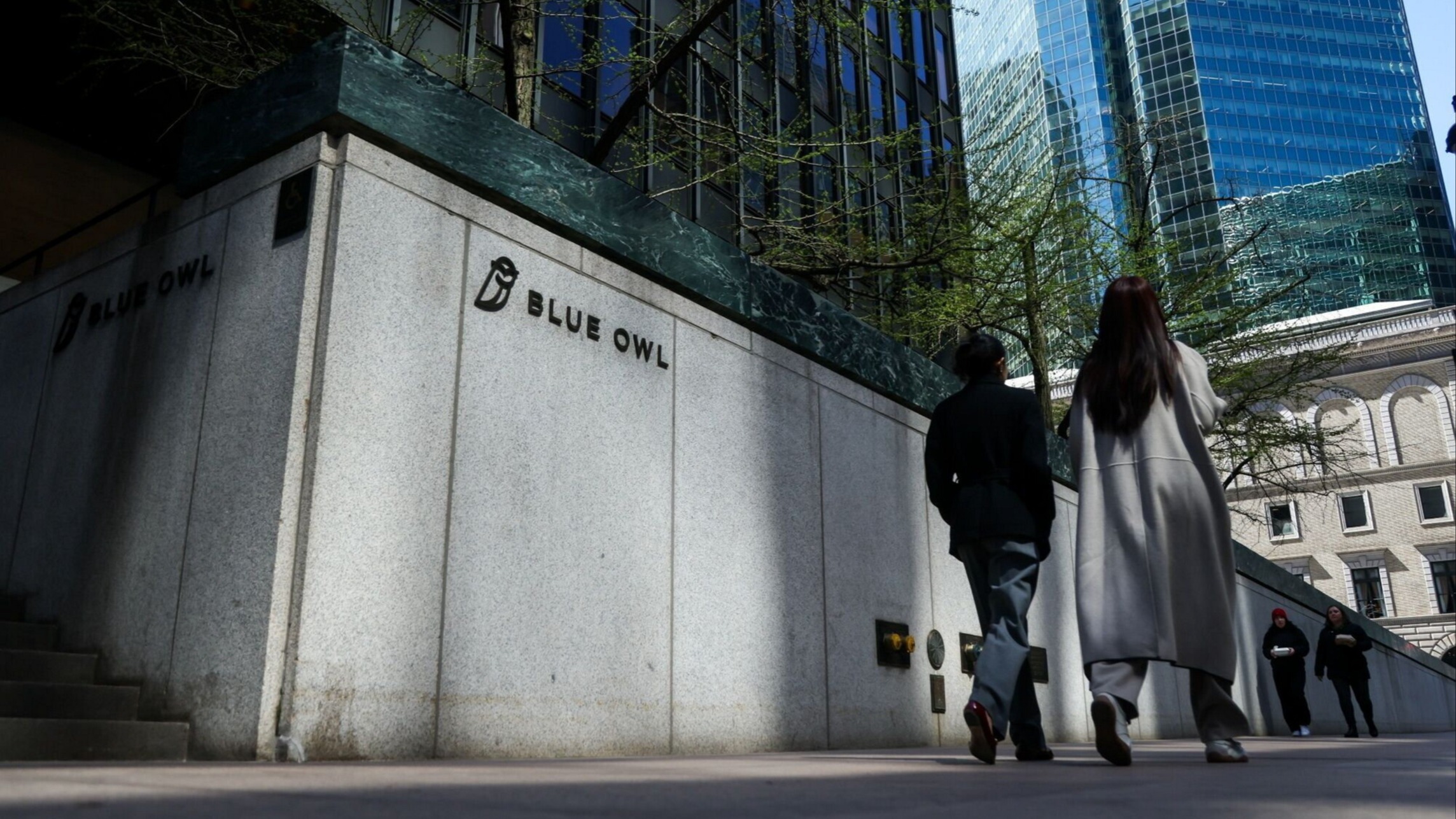 d1e00ek4ebabms.cloudfront.net image