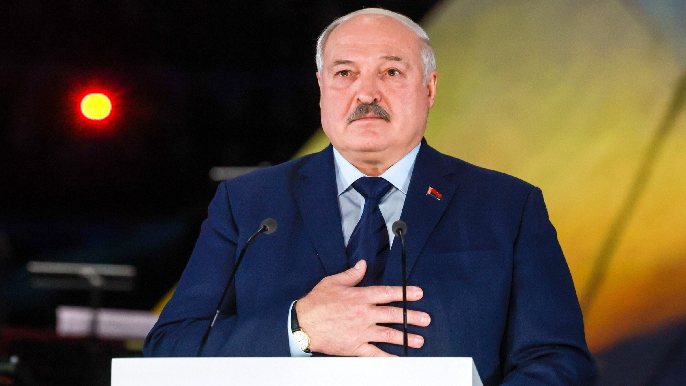 d1e00ek4ebabms.cloudfront.net image