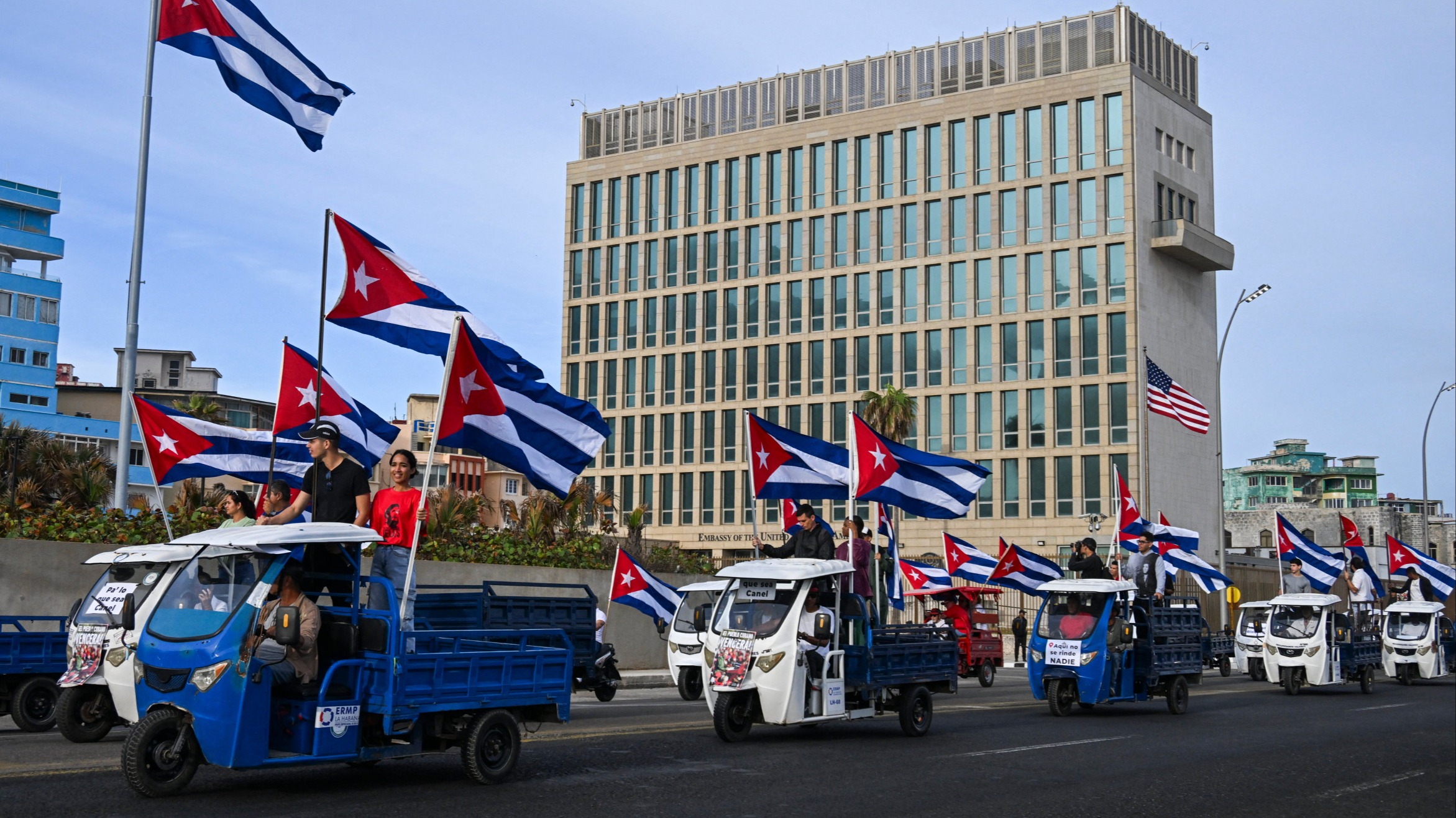 d1e00ek4ebabms.cloudfront.net image