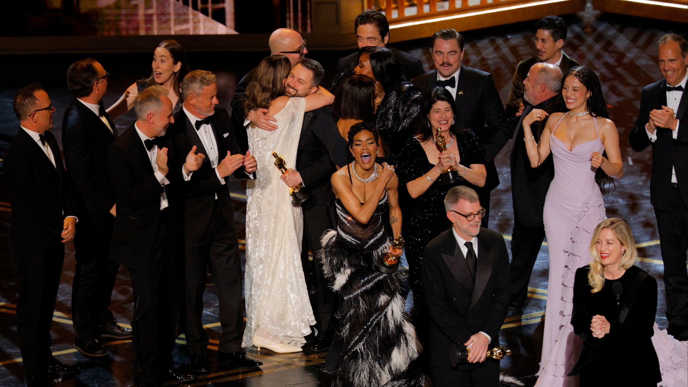 d1e00ek4ebabms.cloudfront.net image