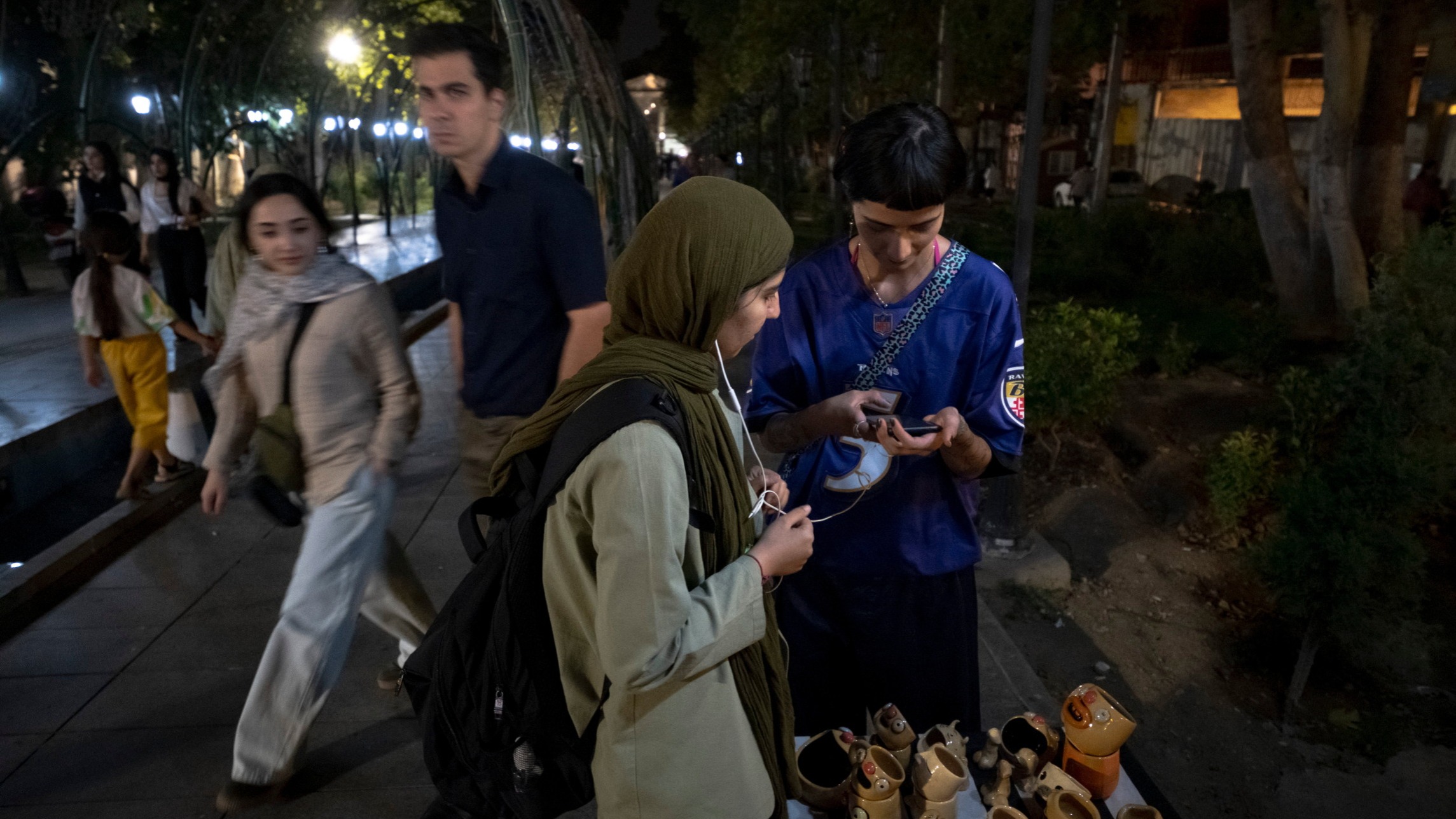 d1e00ek4ebabms.cloudfront.net image