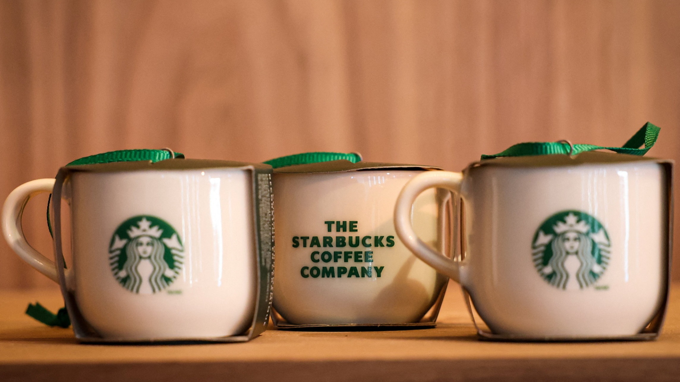 d1e00ek4ebabms.cloudfront.net image