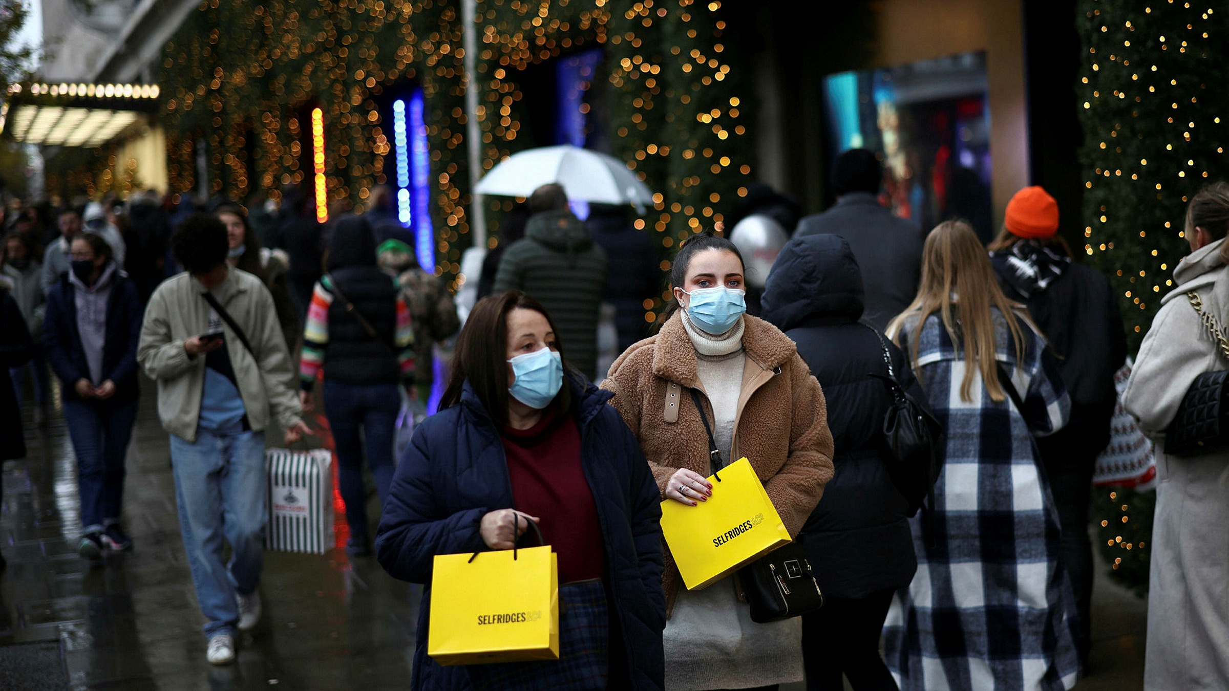 British retail sales drop sharply in December as Omicron spreads |  Financial Times