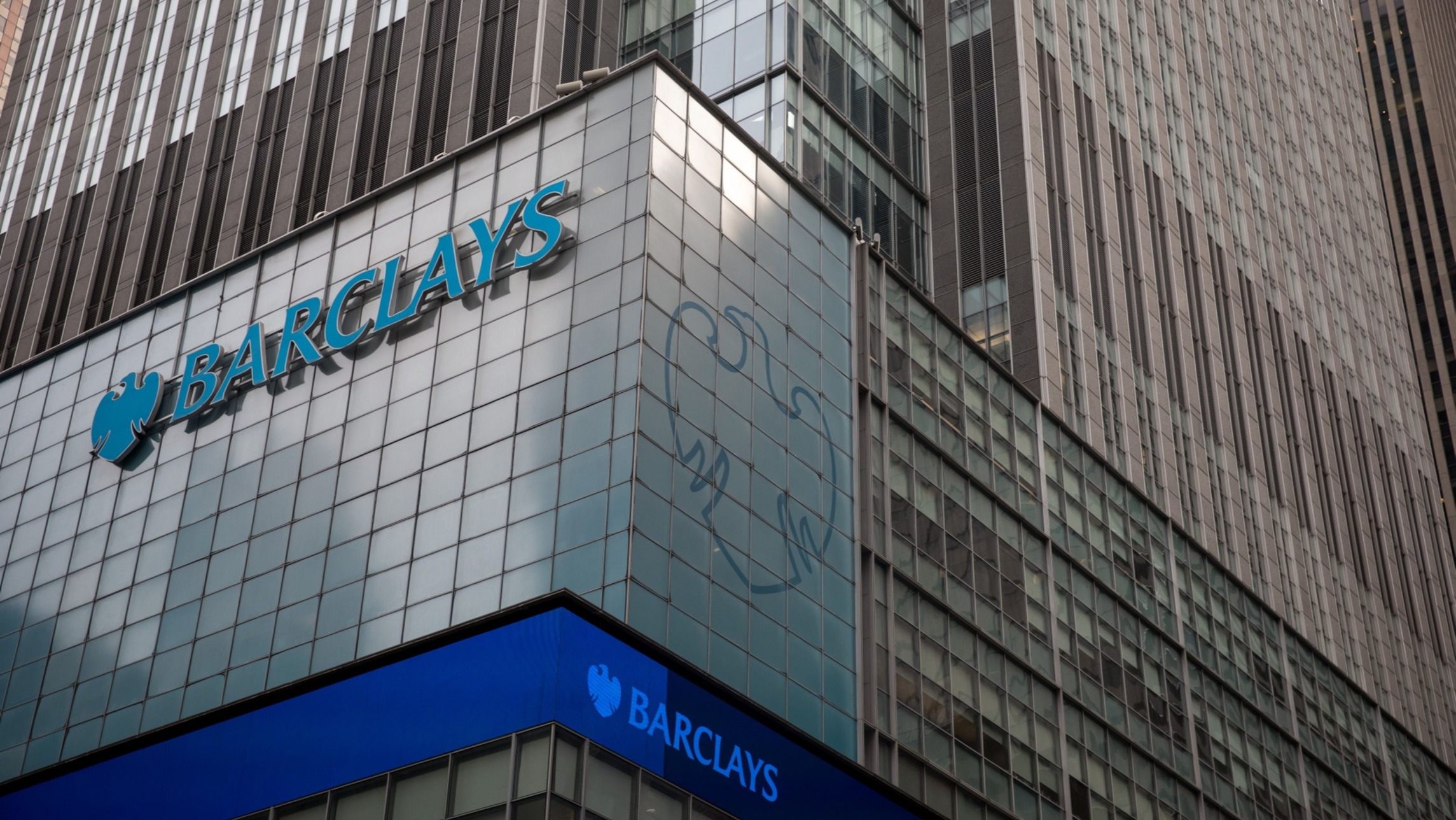 Barclays' guidance disappoints as bank cuts bonus pool | Financial Times