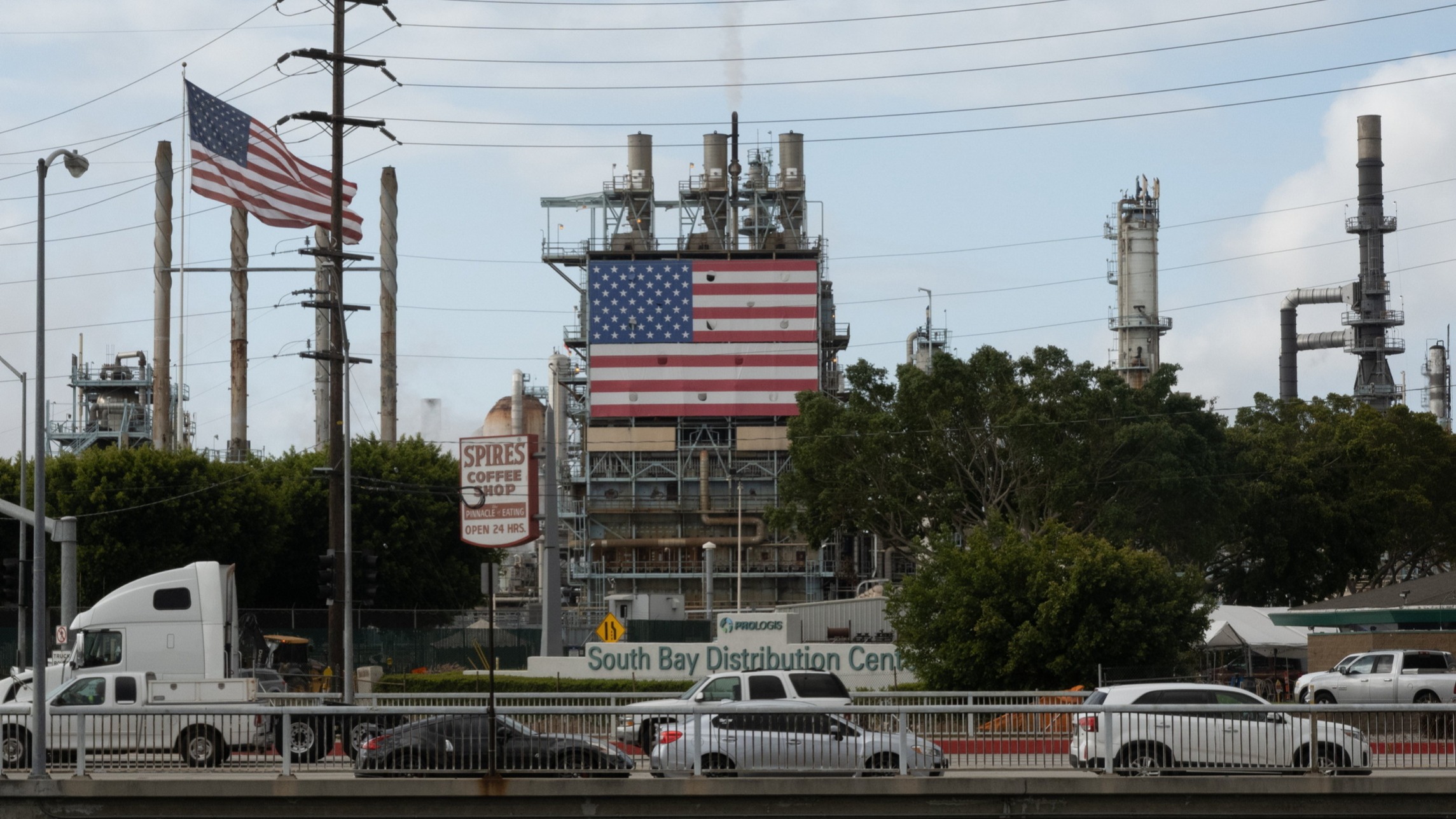 d1e00ek4ebabms.cloudfront.net image