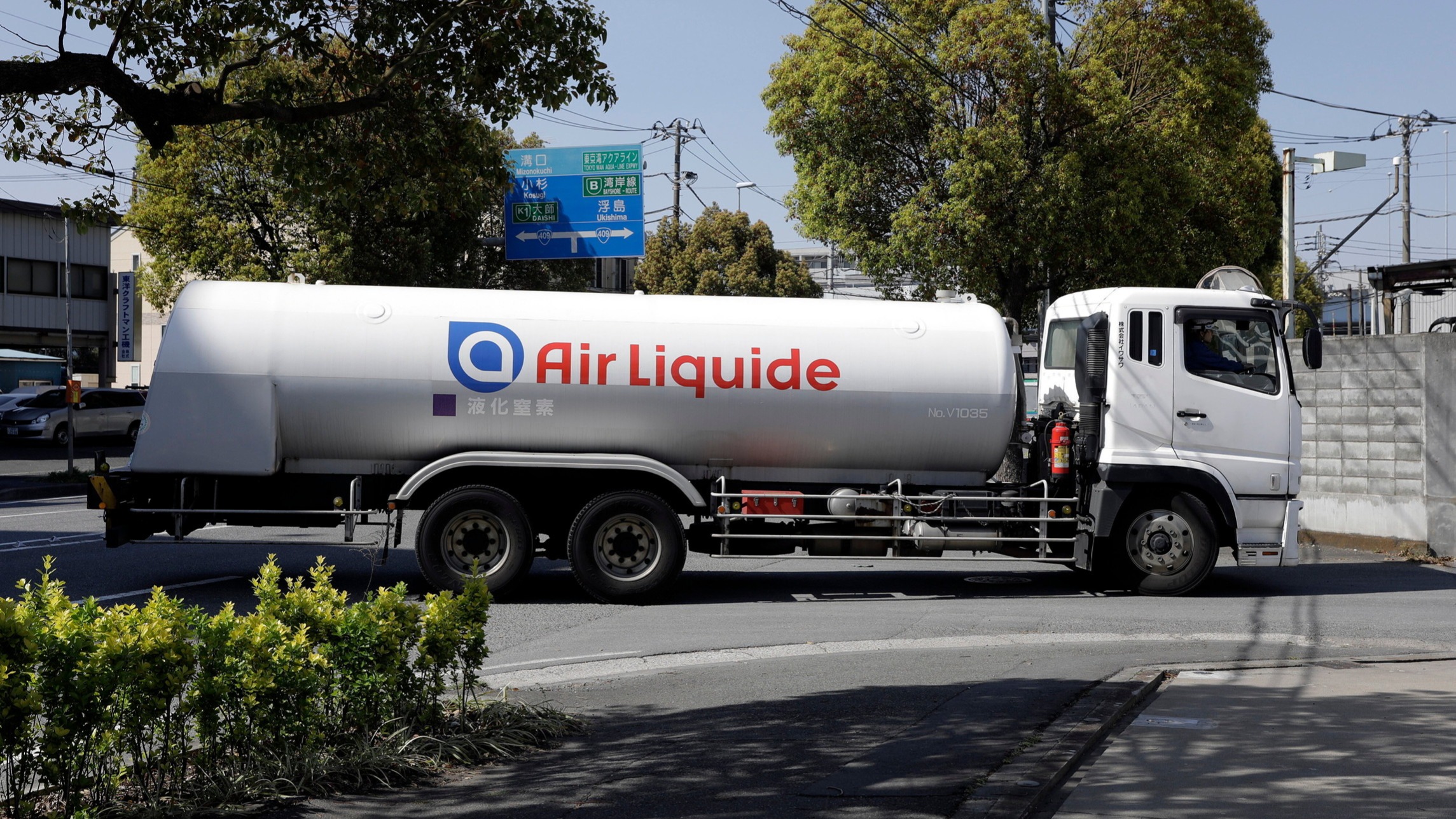 d1e00ek4ebabms.cloudfront.net image