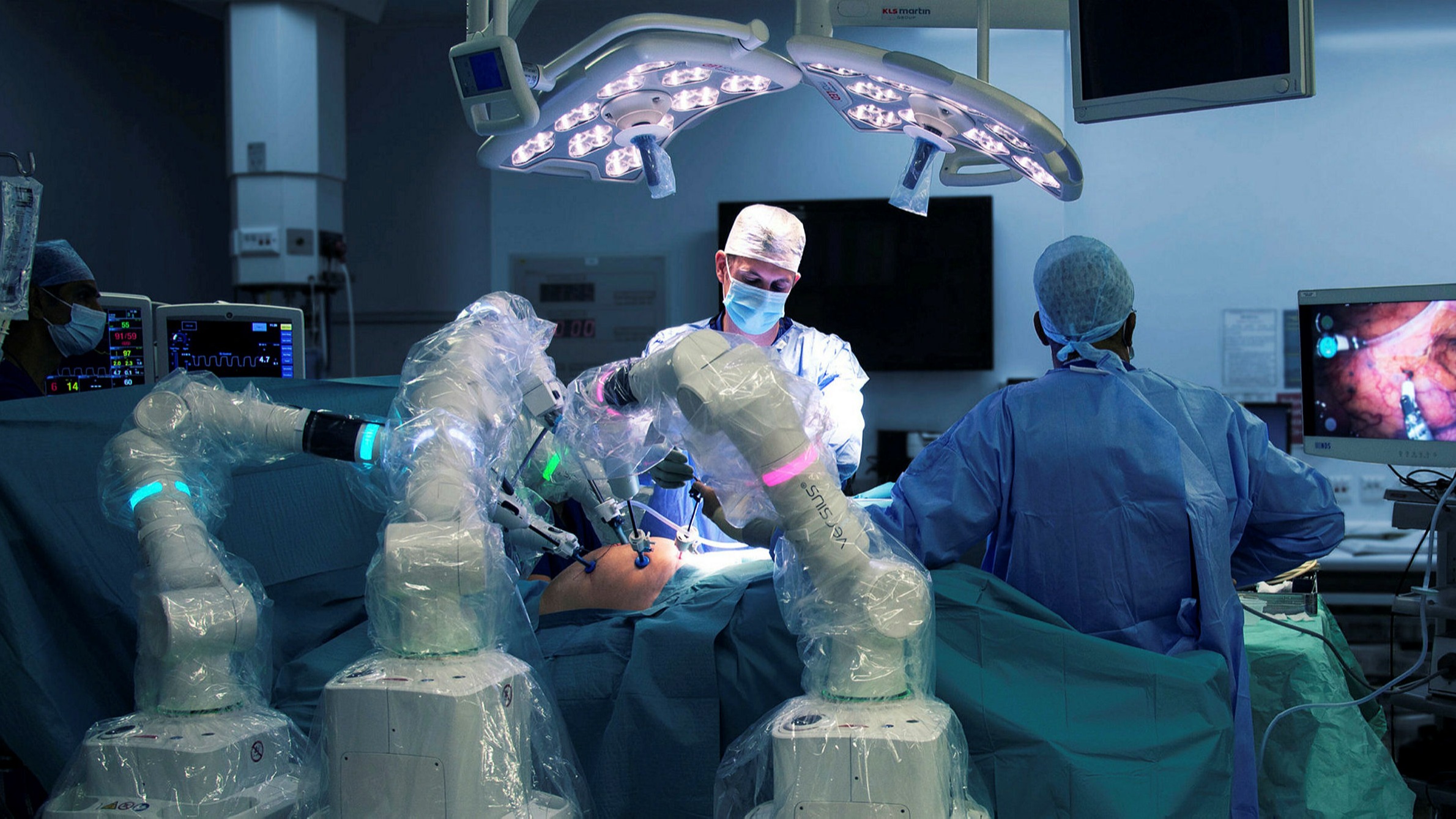 UK surgical robotics start-up CMR raises $600m at $3bn valuation |  Financial Times