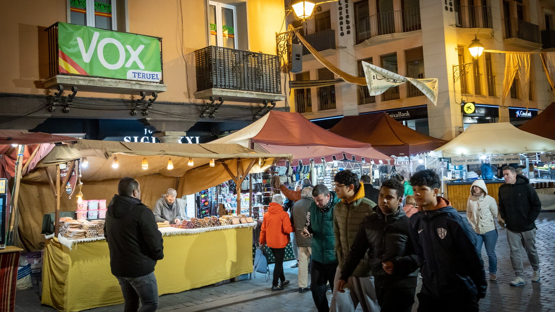 d1e00ek4ebabms.cloudfront.net image