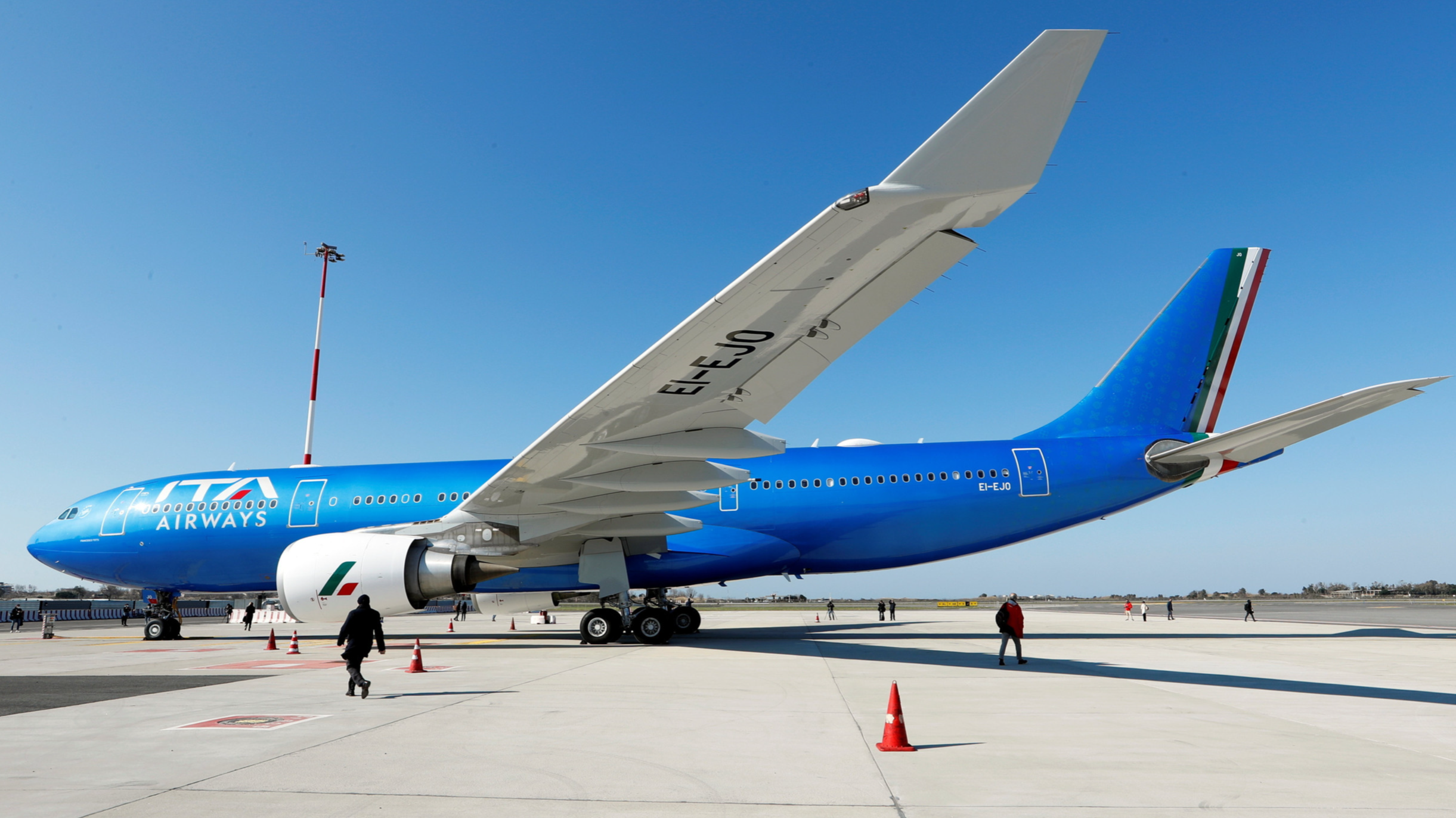 Italy in talks to sell ITA Airways to Delta, Air France-KLM and US fund |  Financial Times