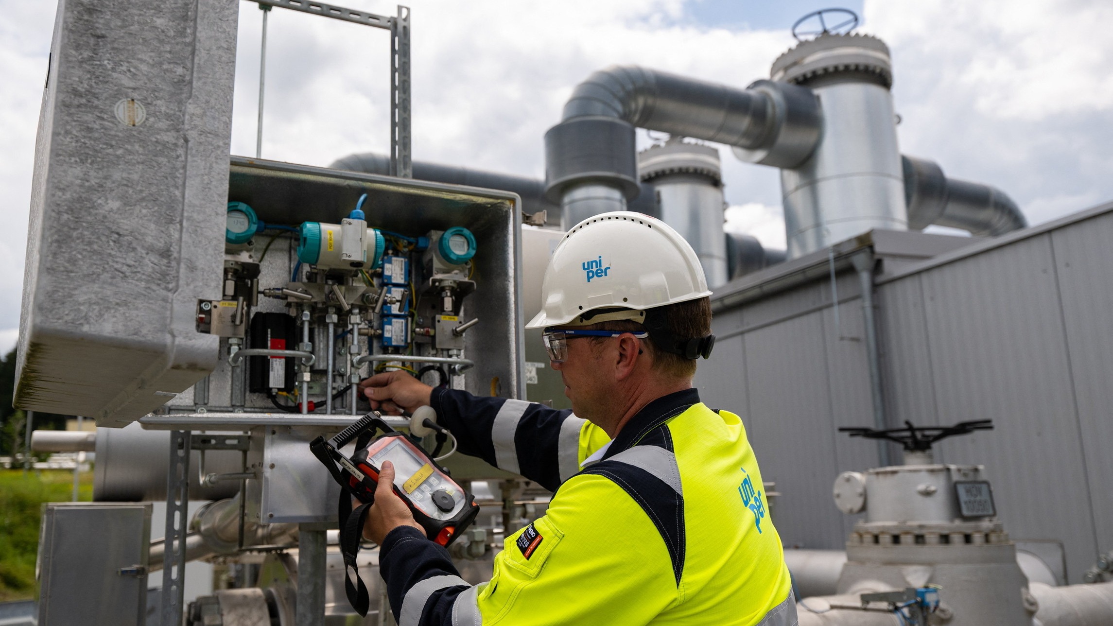 d1e00ek4ebabms.cloudfront.net image