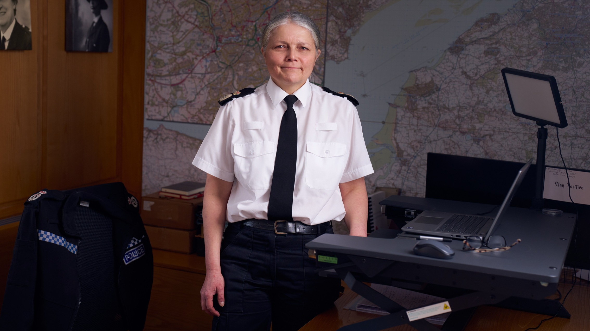 d1e00ek4ebabms.cloudfront.net image