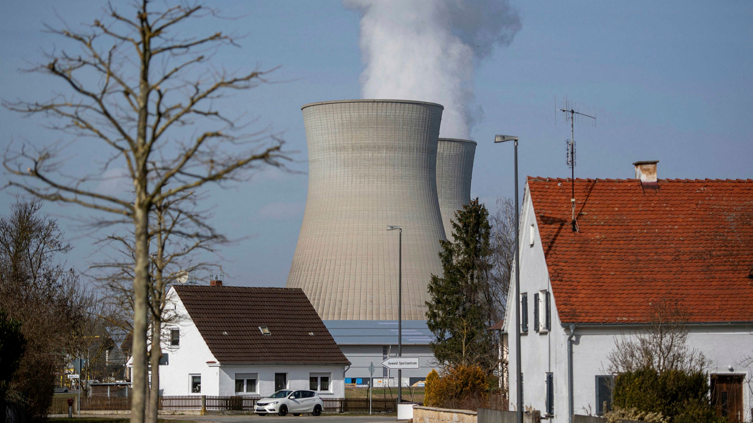 Germany to pay four energy companies for nuclear | Financial Times